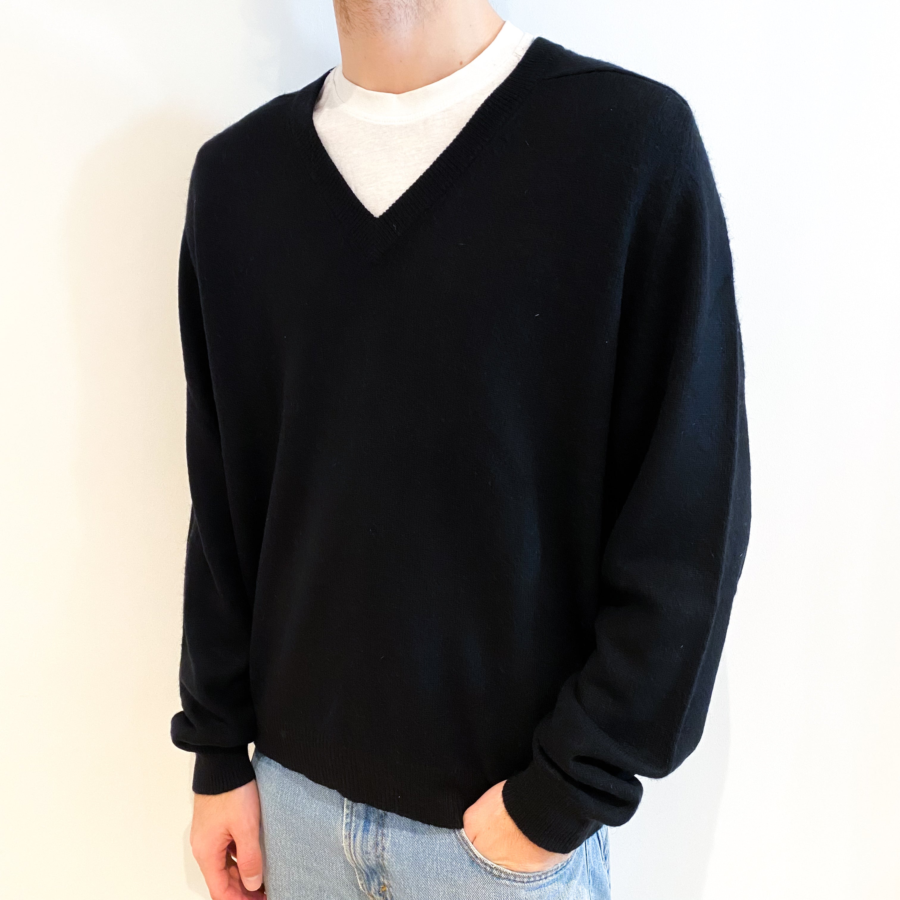 Men's Black Cashmere V Neck Jumper Large