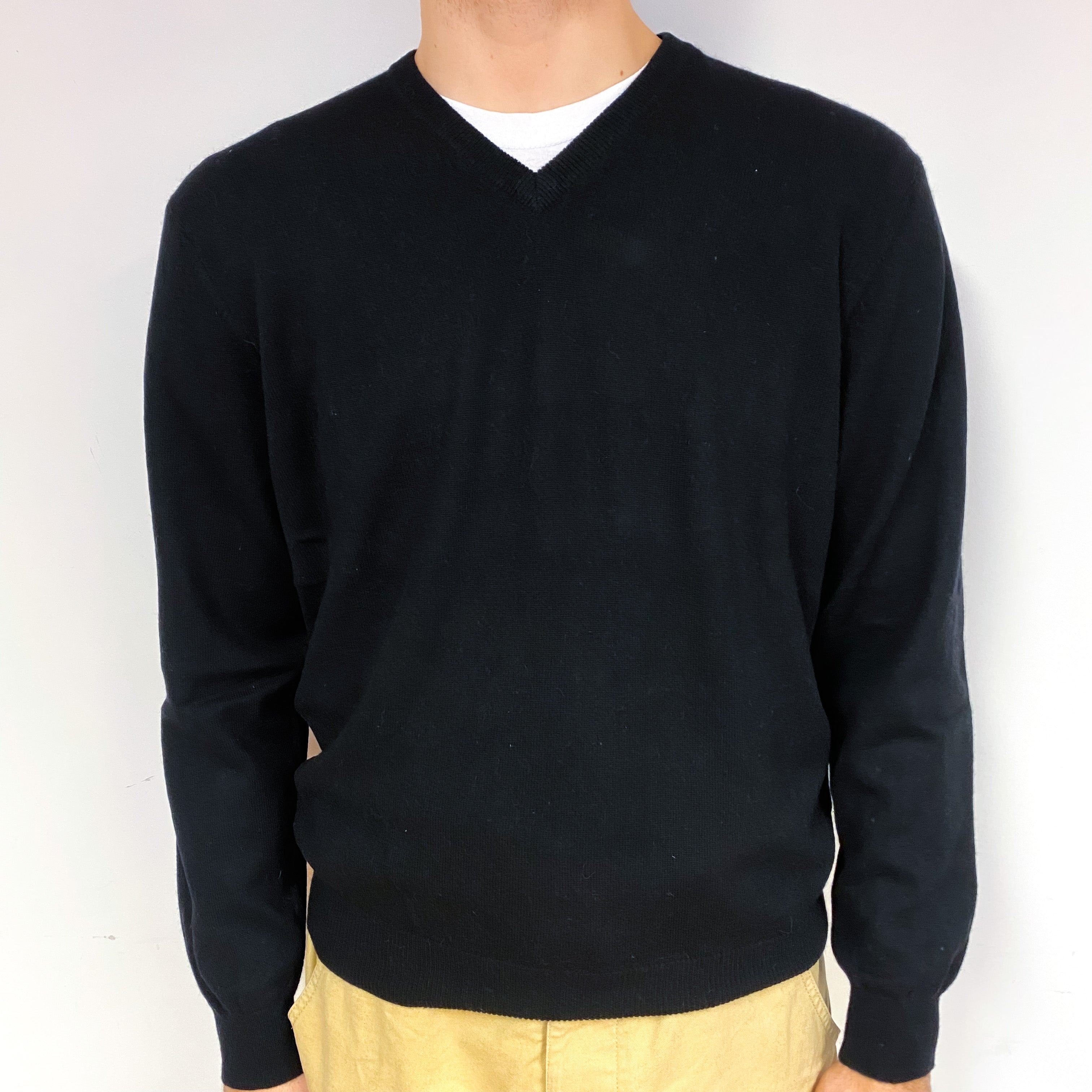 Men's Black Cashmere V-Neck Jumper Medium