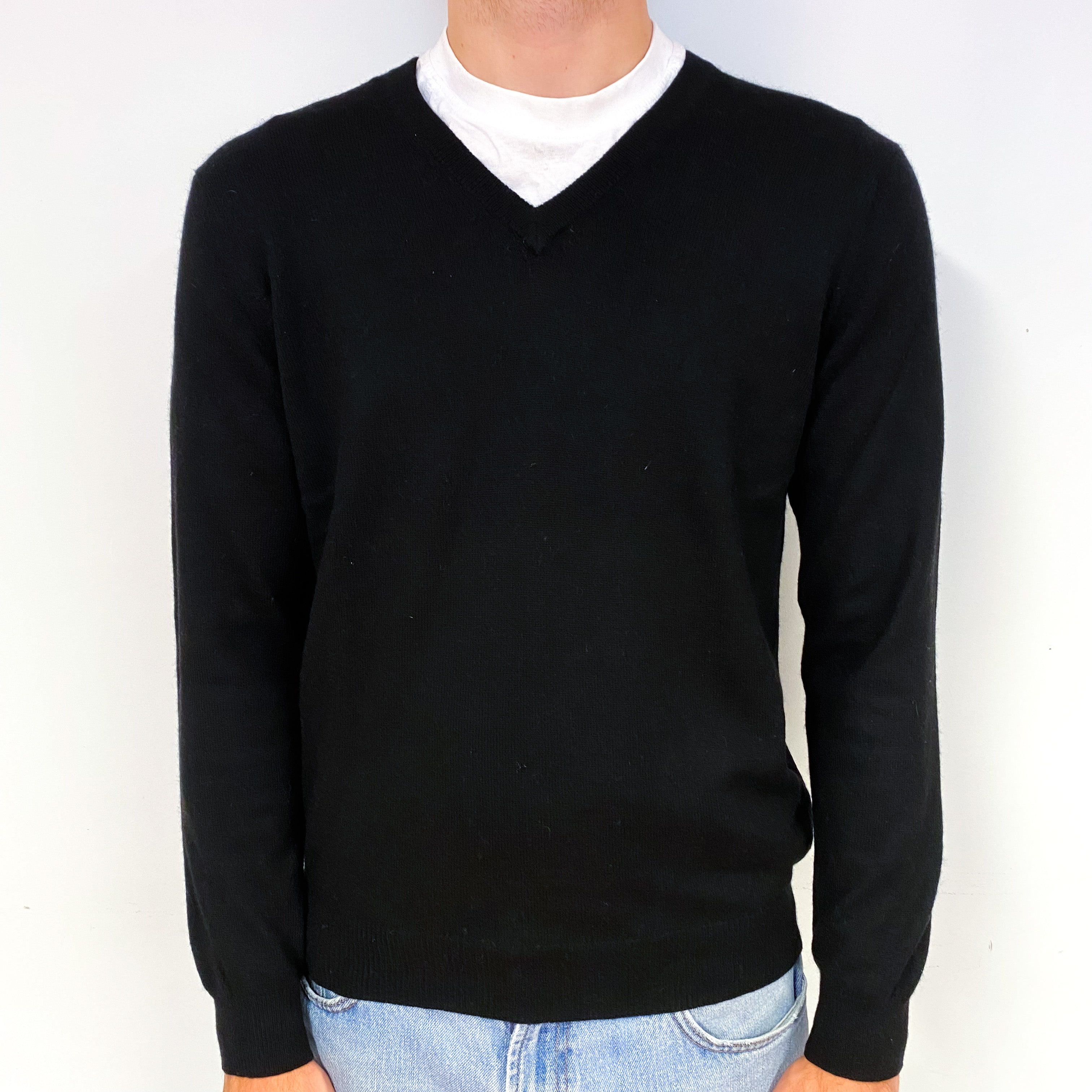 Men's Black Cashmere V-Neck Jumper Medium