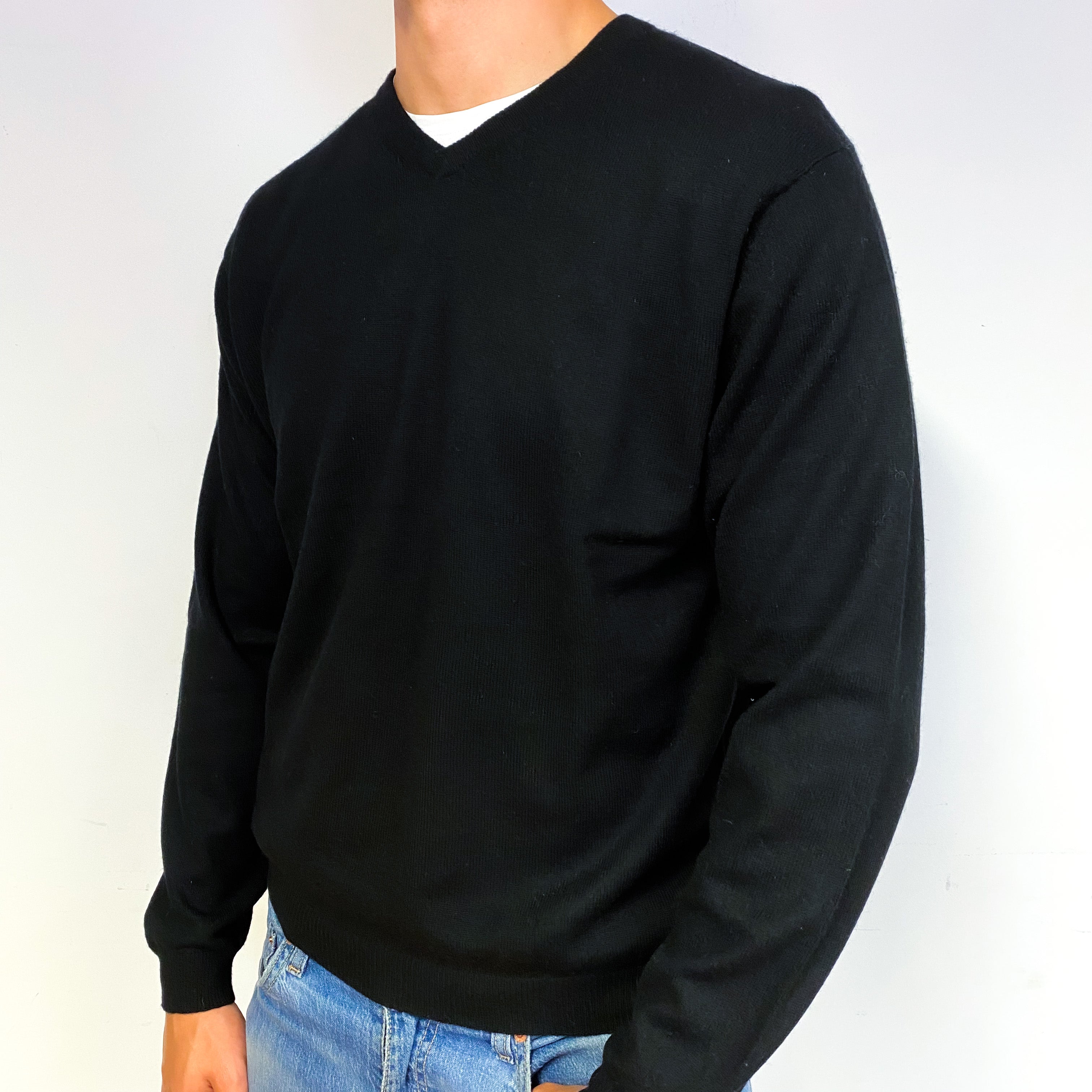 Men's Black Cashmere V-Neck Jumper Extra Large