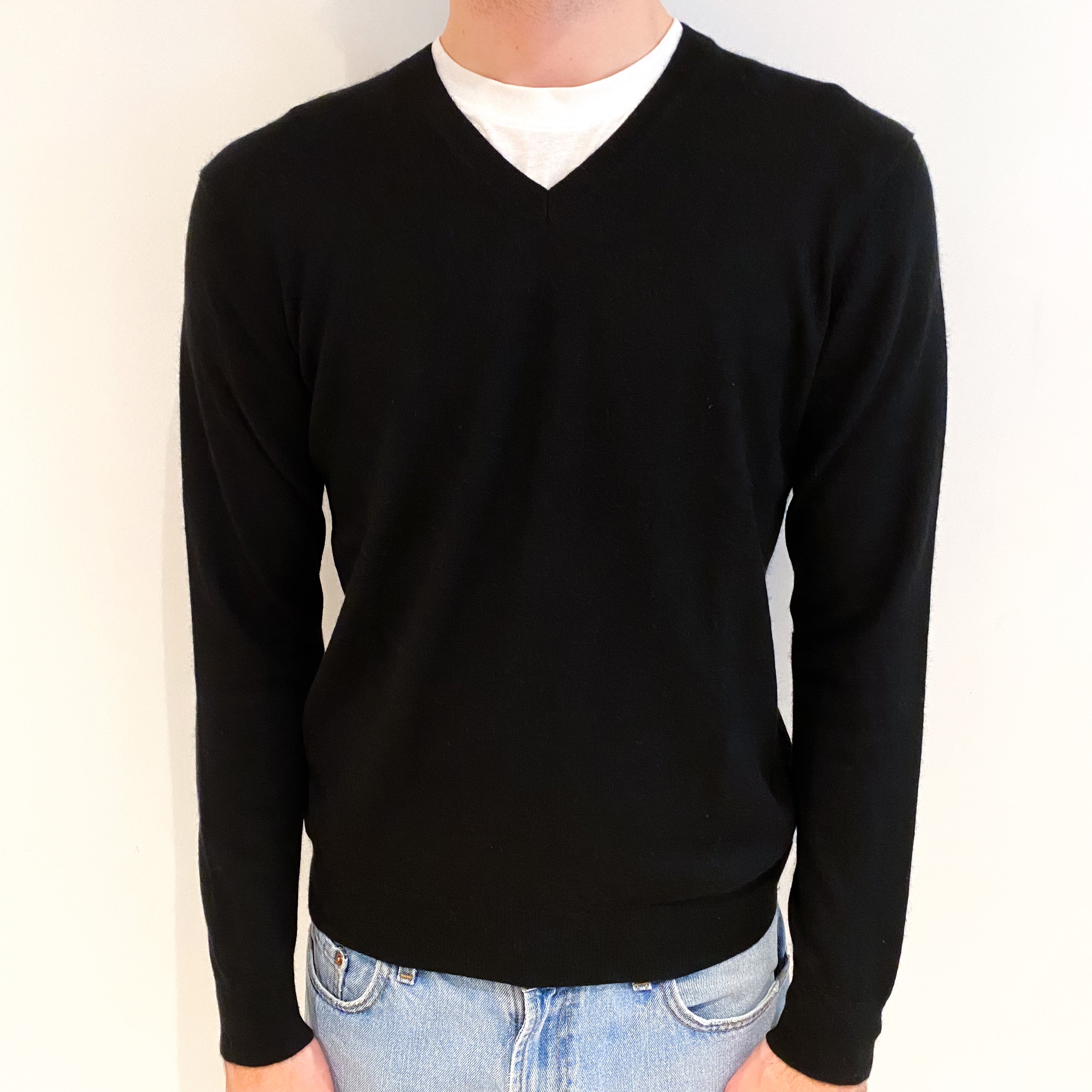 Men's Black Cashmere V Neck Jumper Medium
