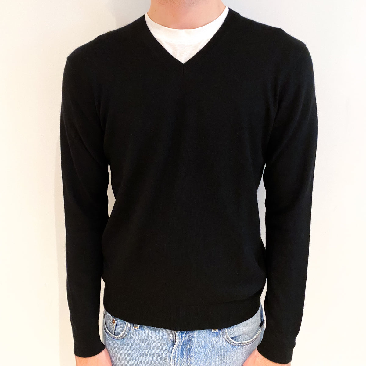 Men's Black Cashmere V Neck Jumper Medium