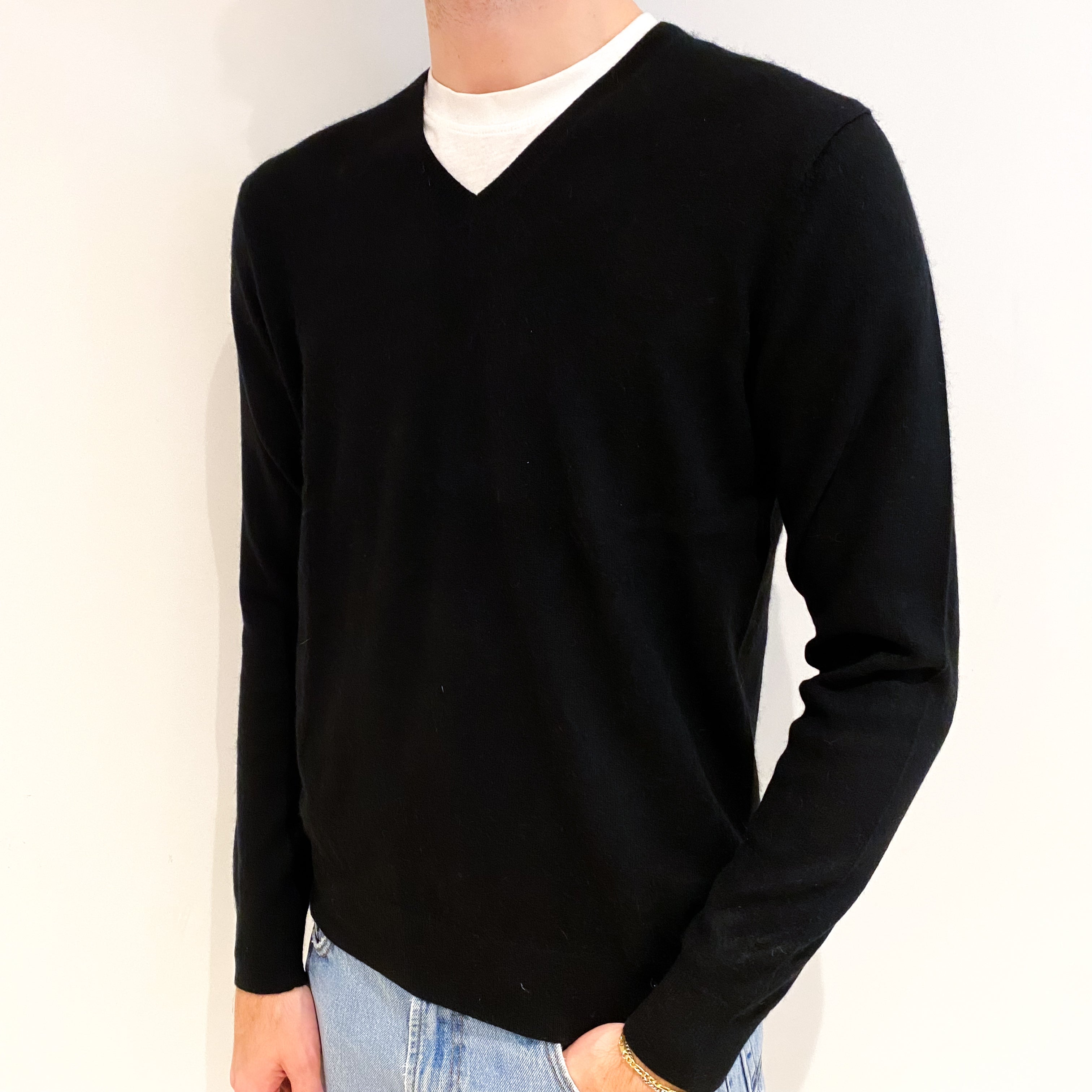 Men's Black Cashmere V Neck Jumper Medium