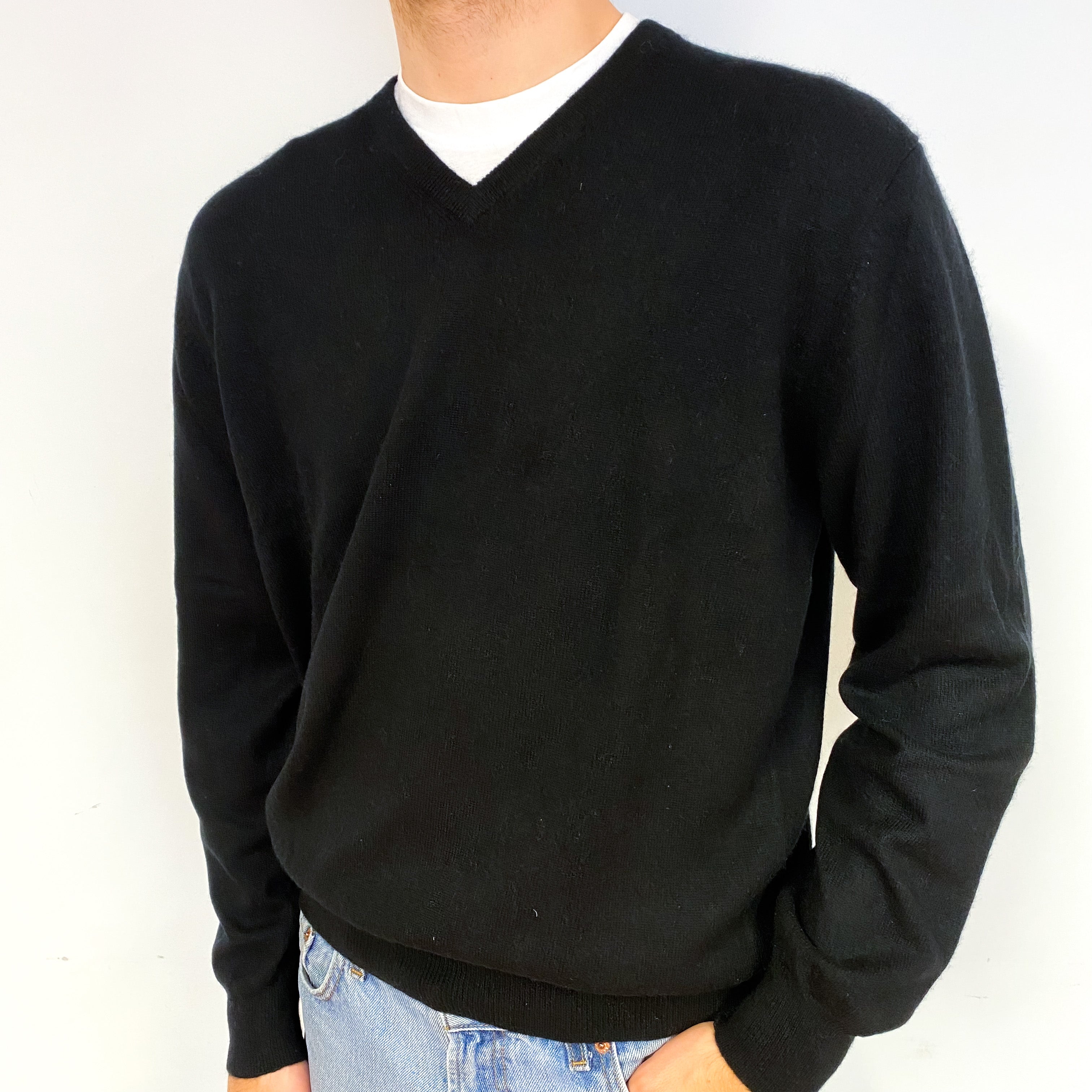 Men's Black Cashmere V-Neck Jumper Medium