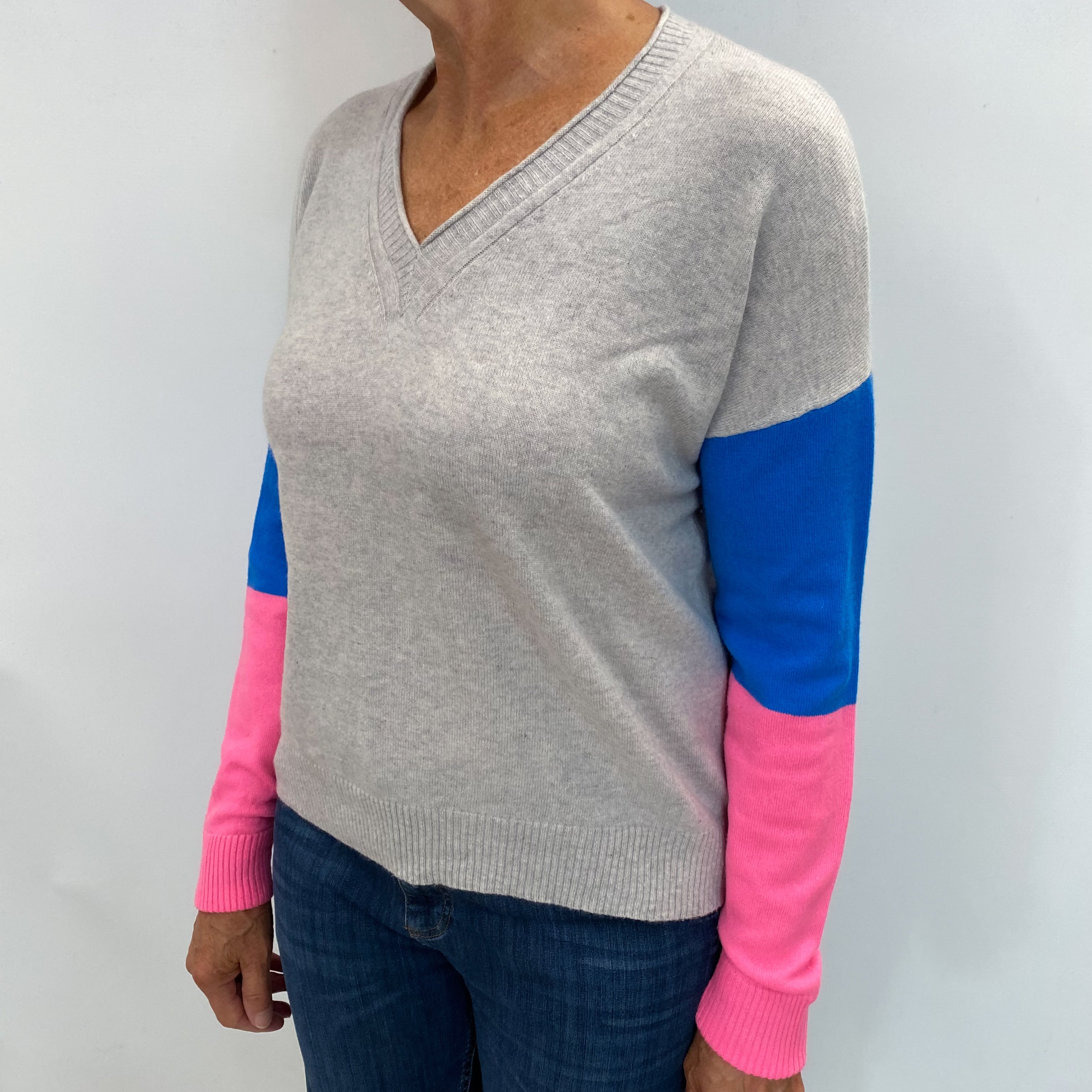 Cocoa Cashmere Frost Grey Colour Block Cashmere V Neck Jumper Medium