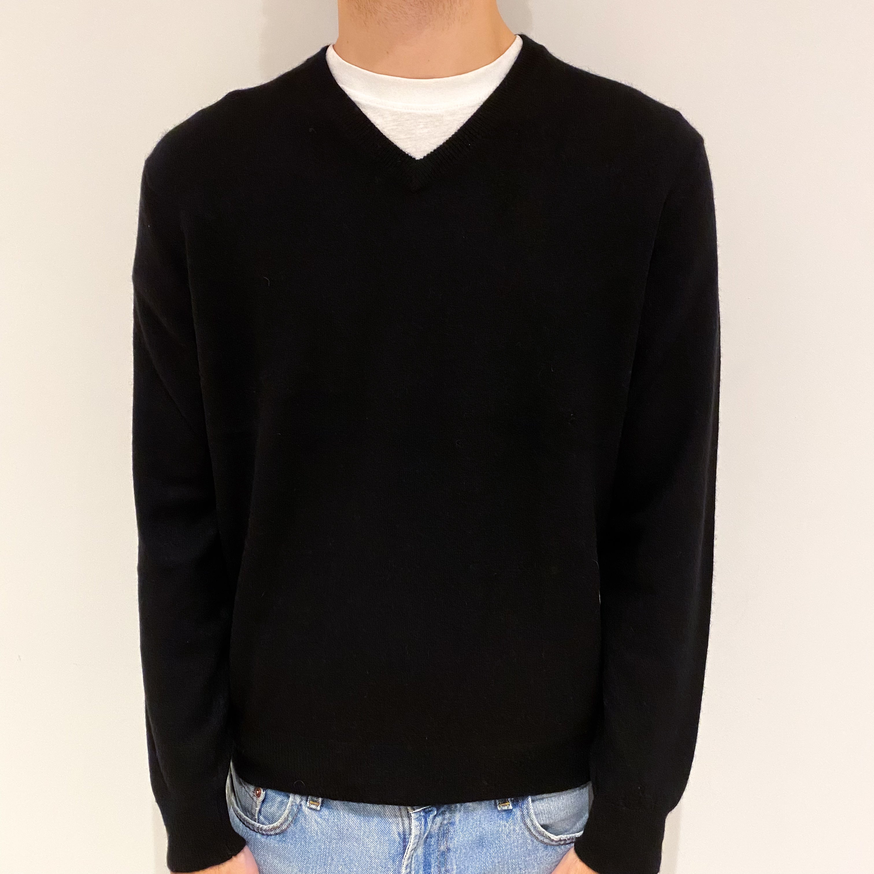 Men's Black Cashmere V Neck Jumper Large