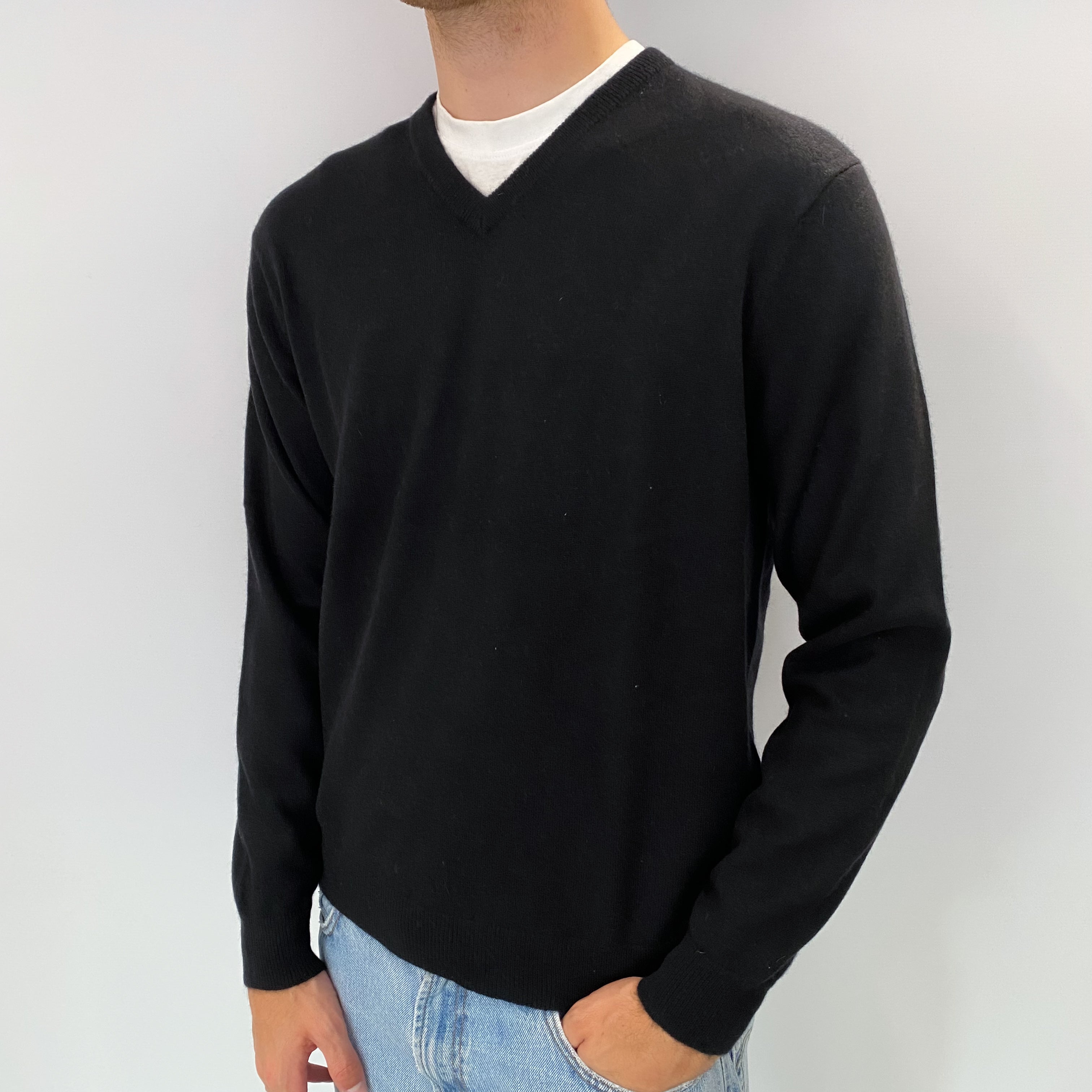Men's Black Cashmere V Neck Jumper Medium