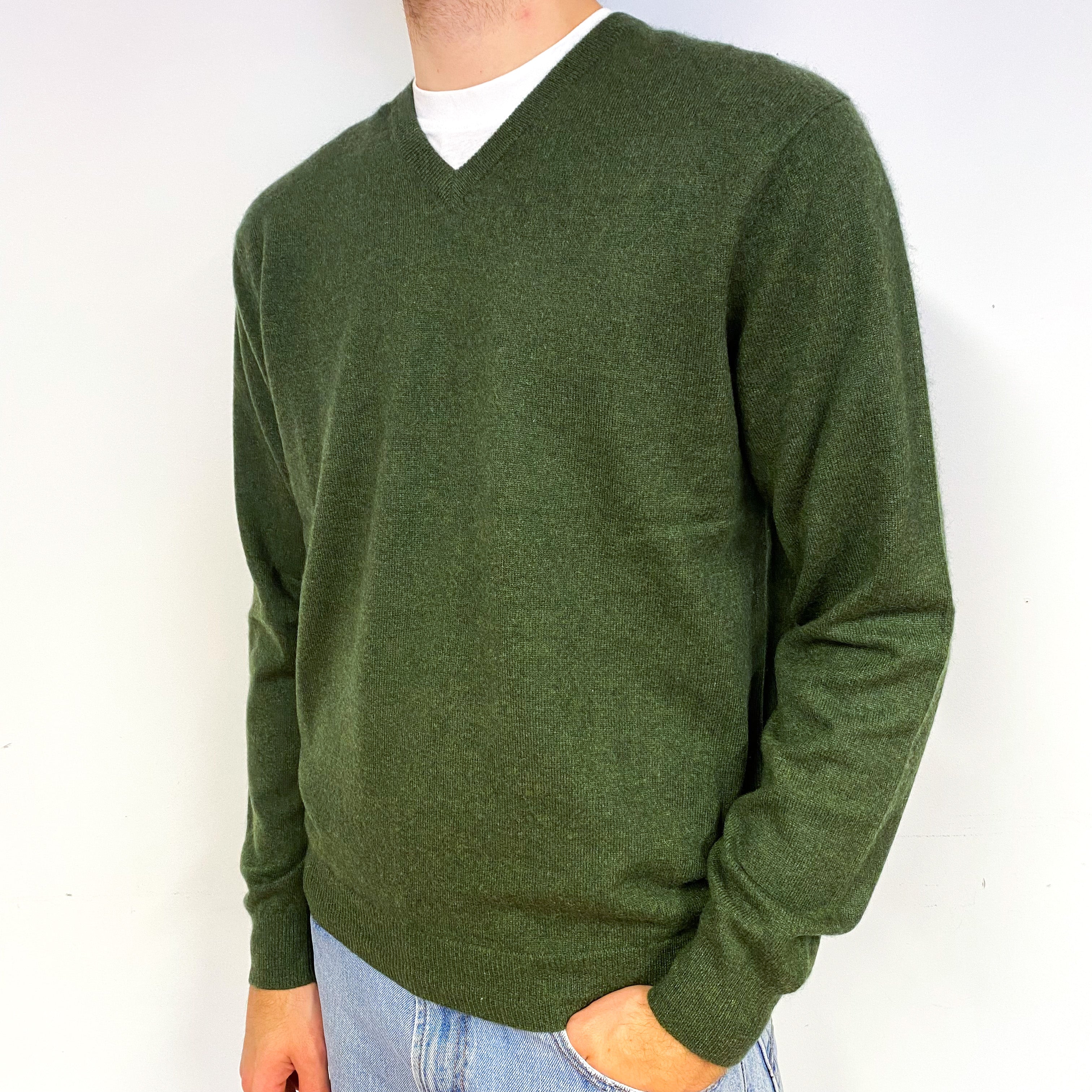 Men's Seaweed Green Cashmere V-Neck Jumper Medium