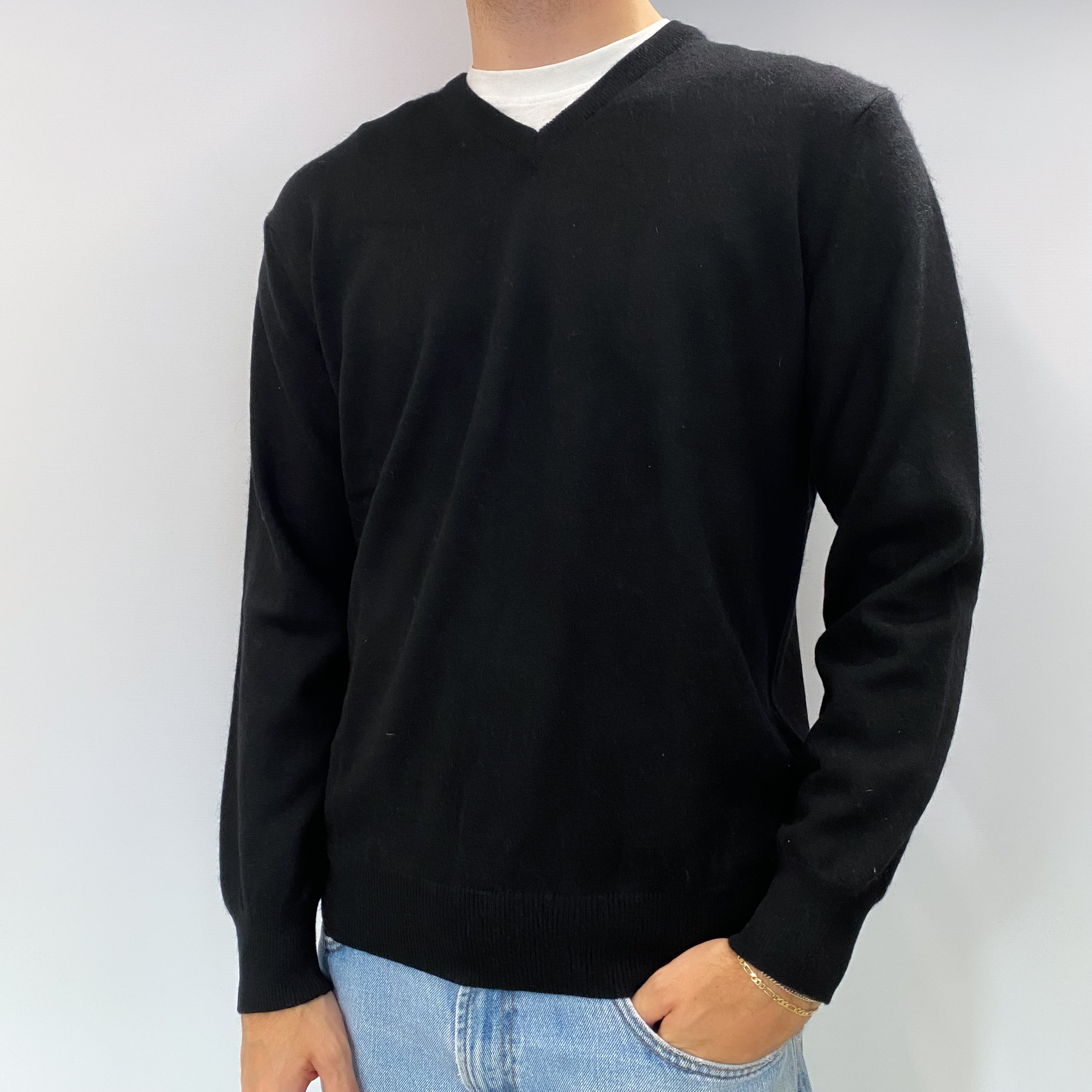 Men's Black Cashmere V Neck Jumper Large