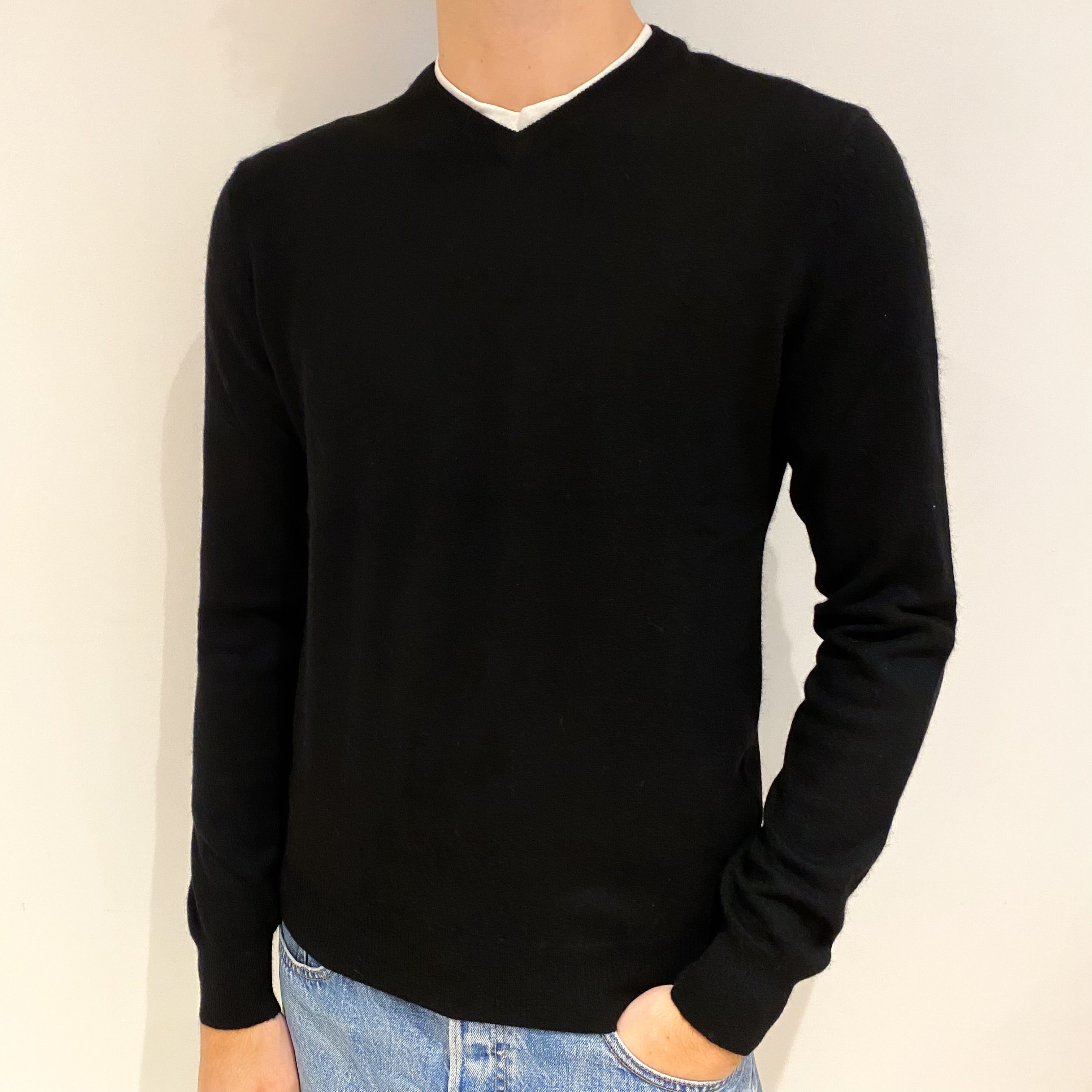 Men's Black Cashmere V Neck Jumper Medium