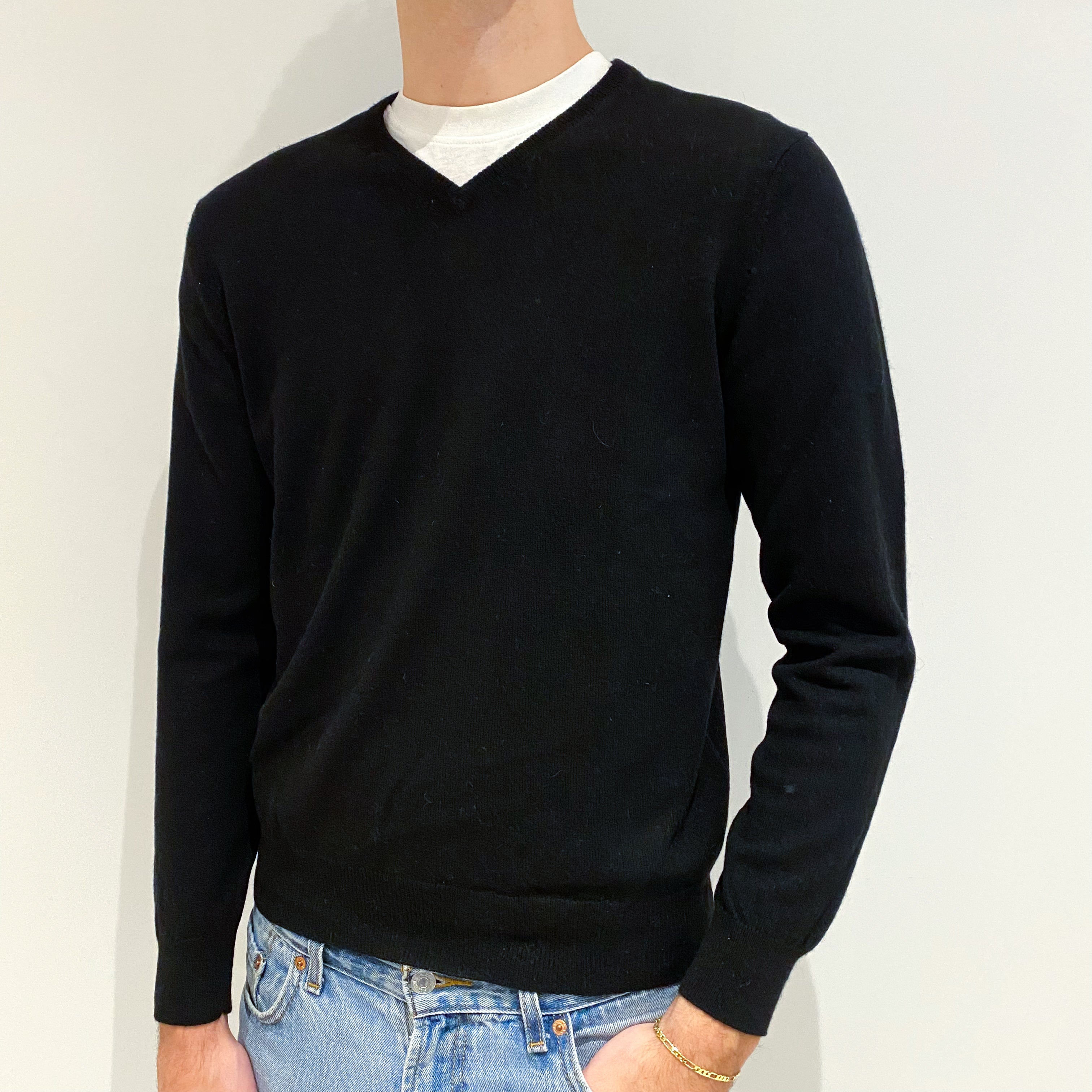 Men's Black Cashmere V-Neck Jumper Large