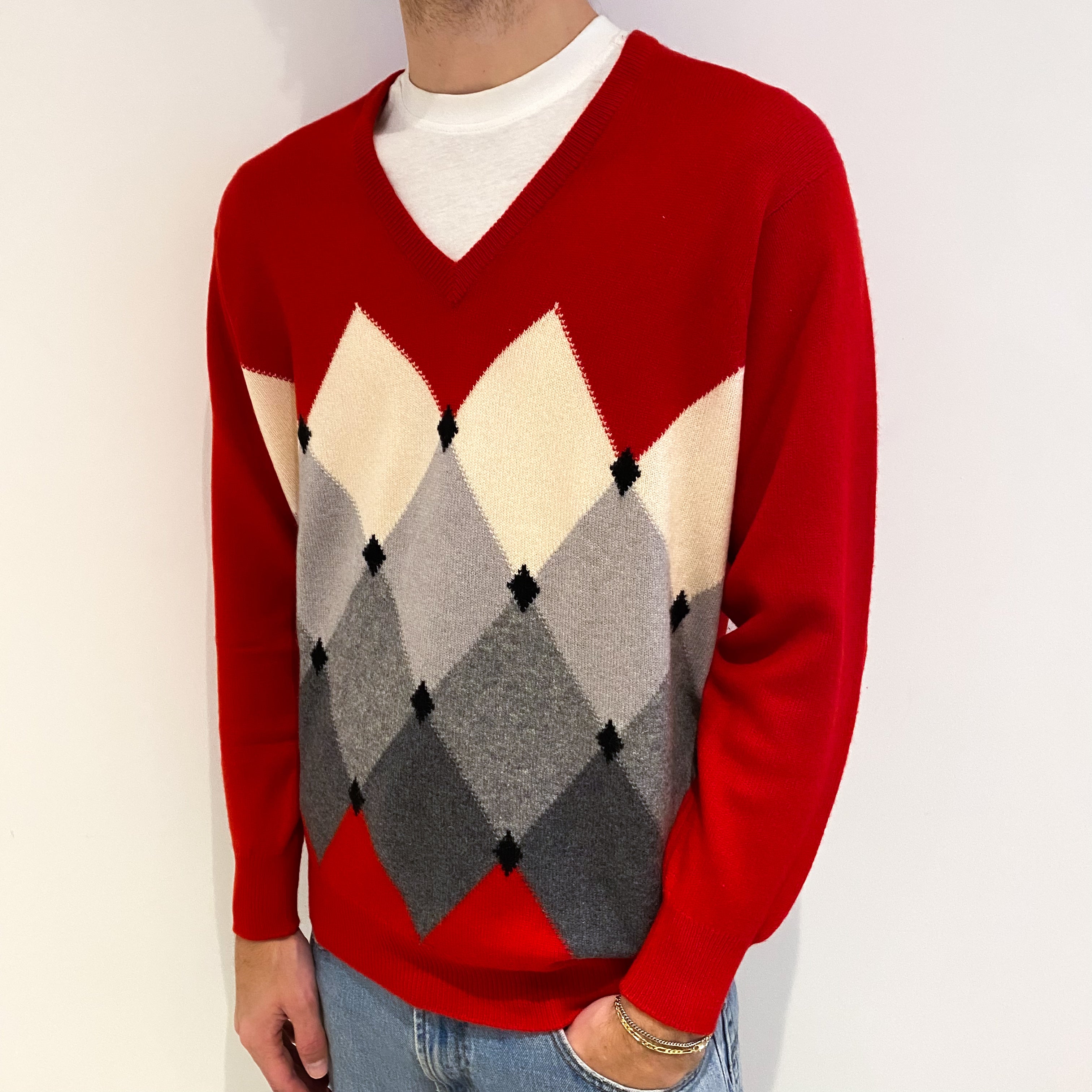 Men's Red Diamond Pattern Cashmere V Neck Jumper Large