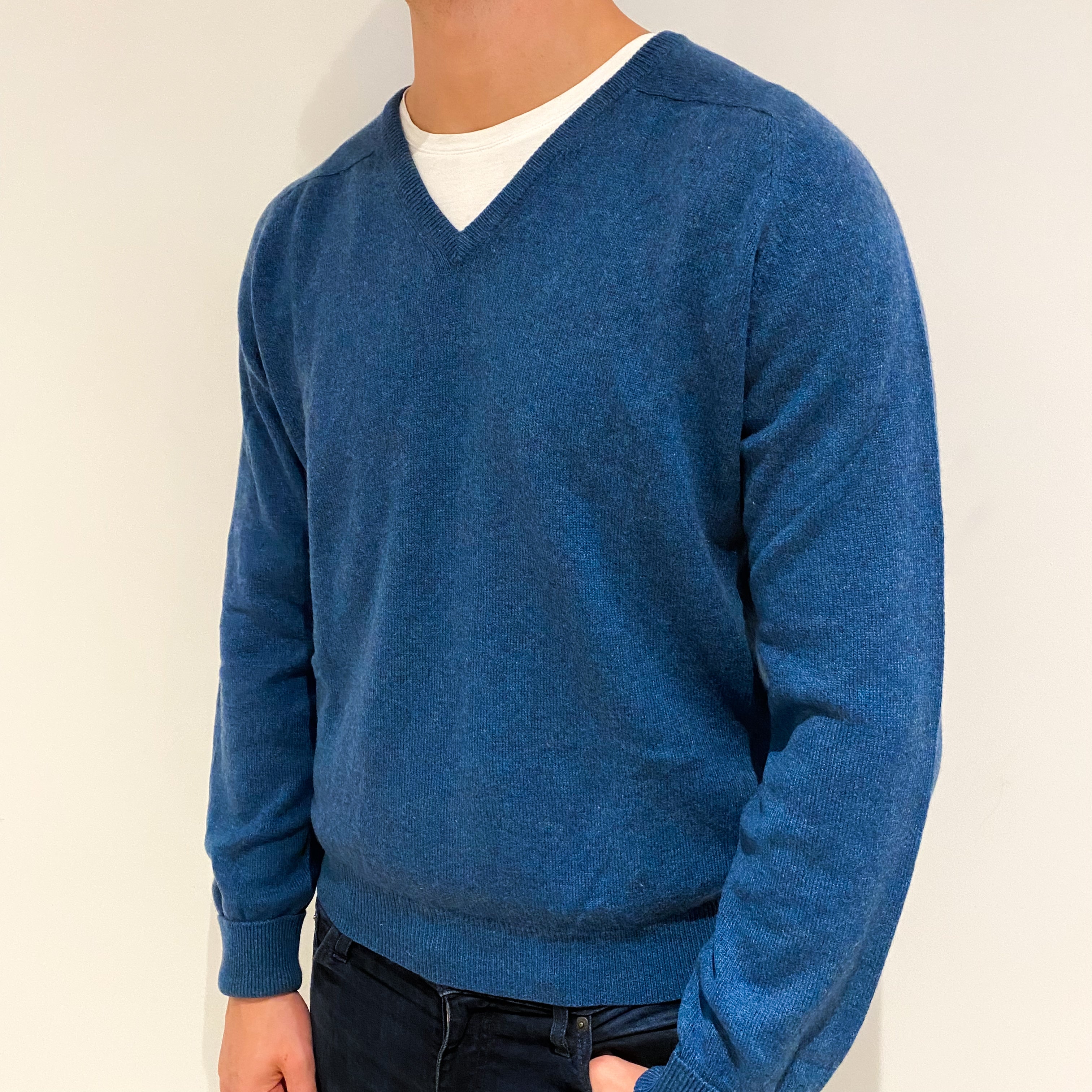 Men's British Petrol Blue Cashmere V-Neck Jumper Extra Large