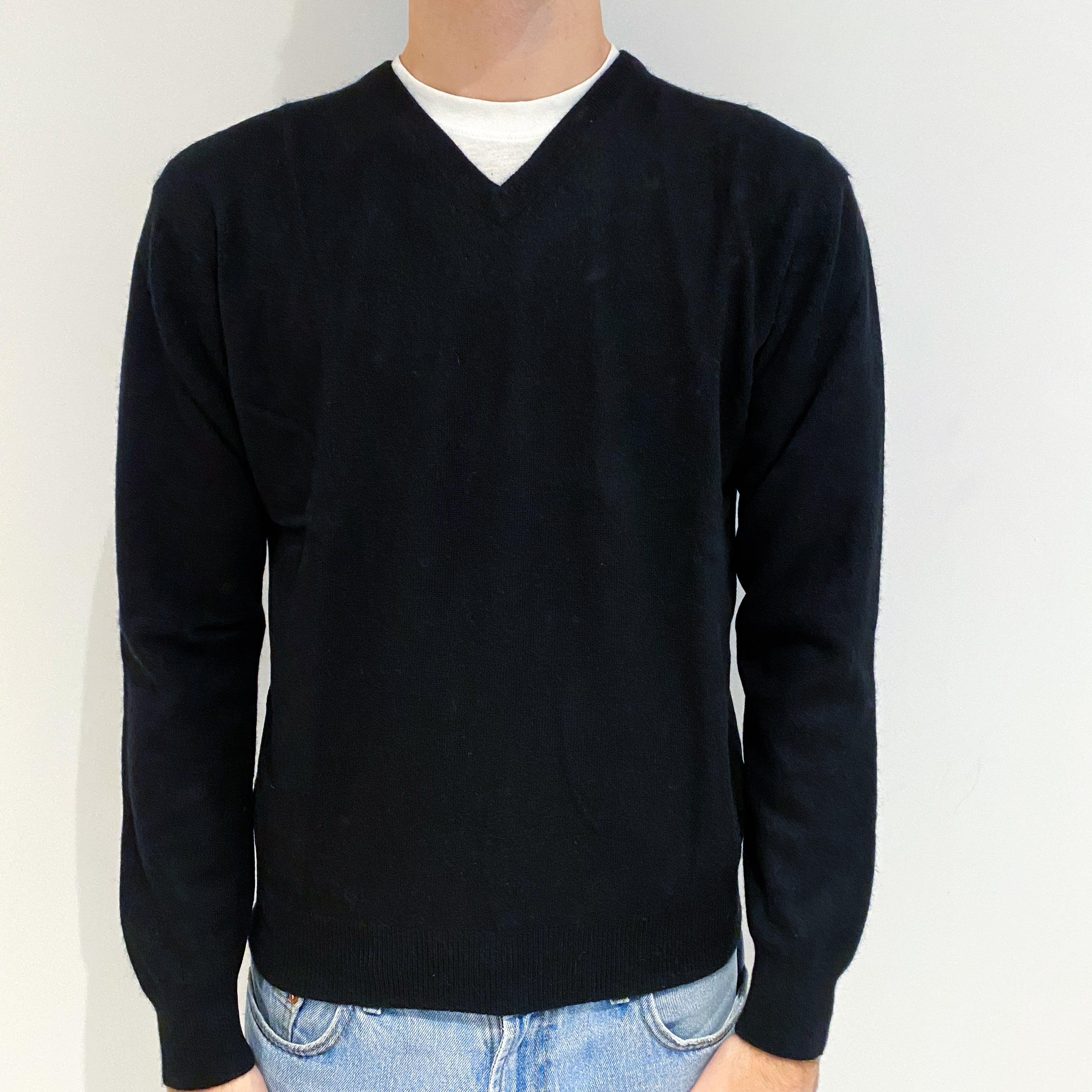 Men's Black Cashmere V-Neck Jumper Large