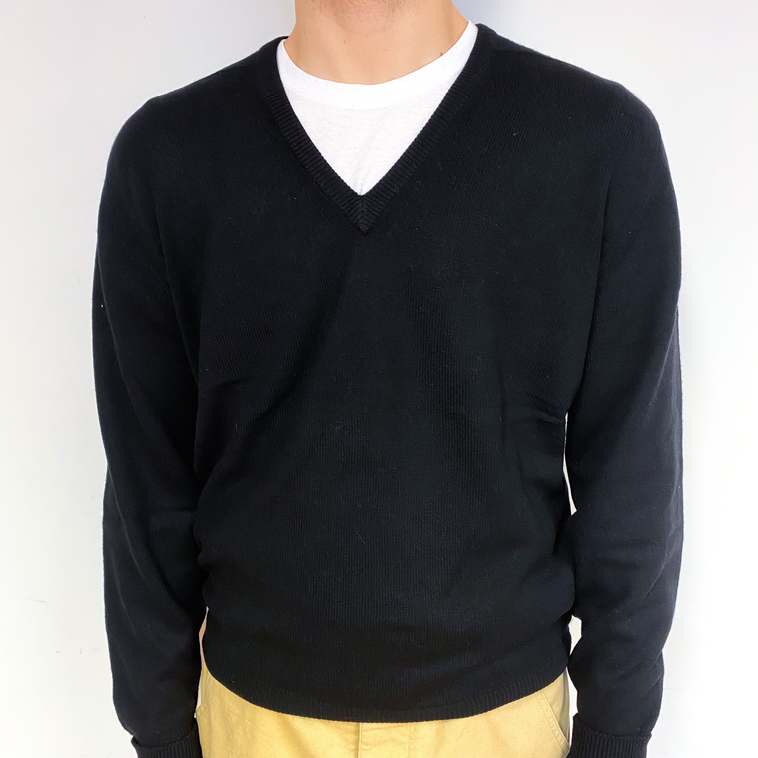 Men's Black Cashmere V-Neck Jumper Large