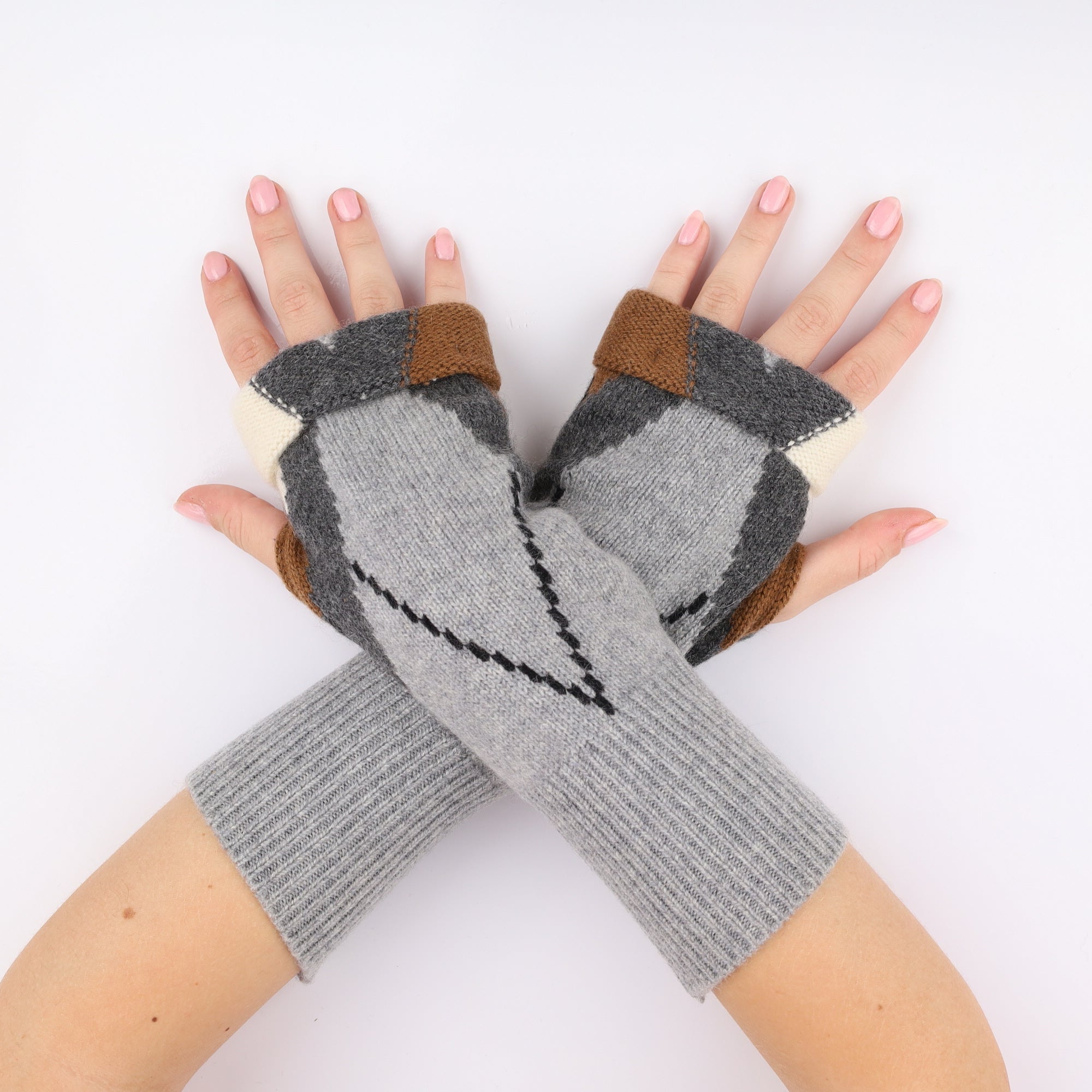 Grey Diamond Patterned Fingerless Gloves