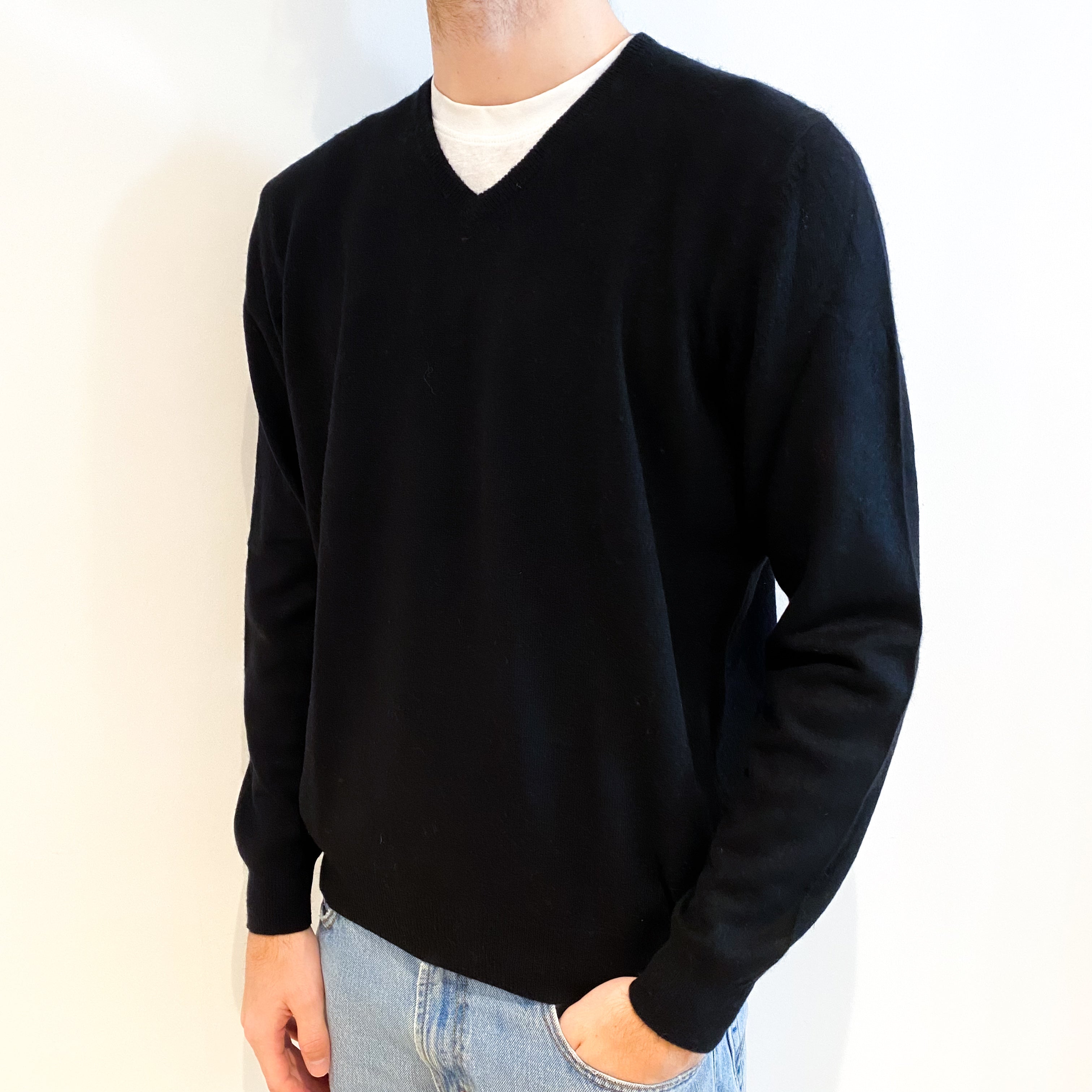 Men's Black Cashmere V Neck Jumper Large