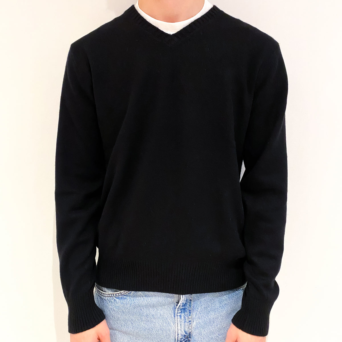 Men's Black Cashmere V-Neck Jumper Large