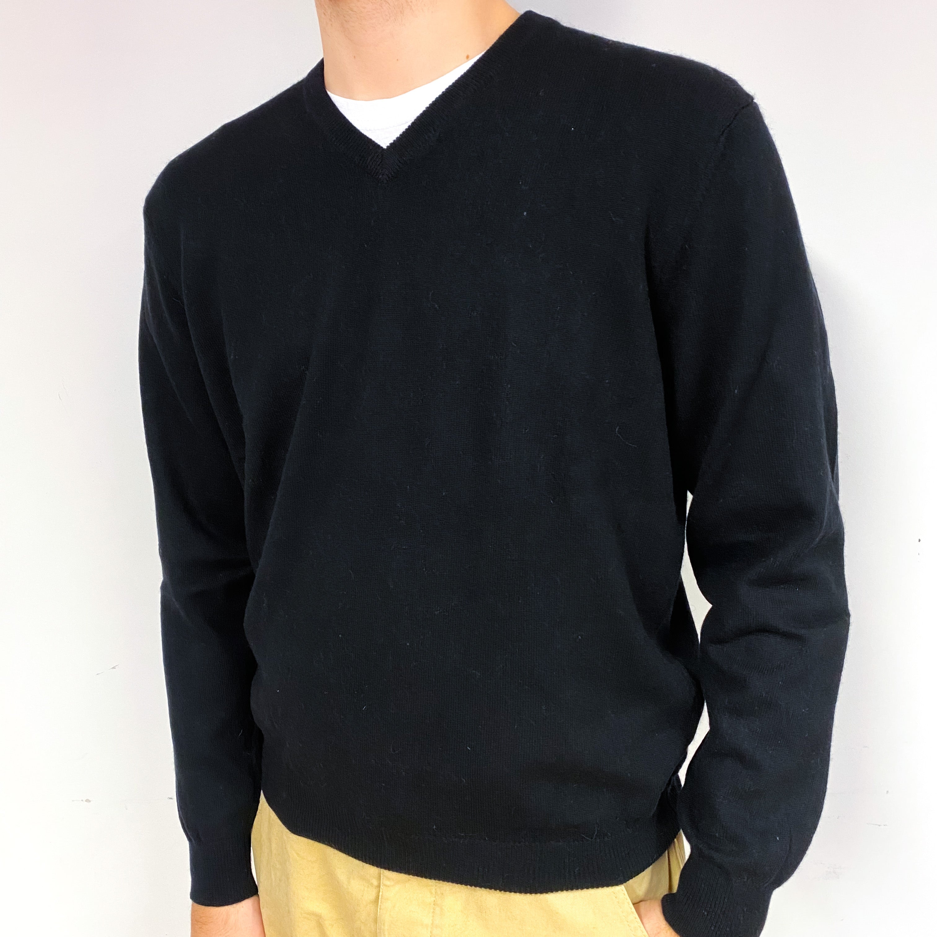 Men's Black Cashmere V-Neck Jumper Medium