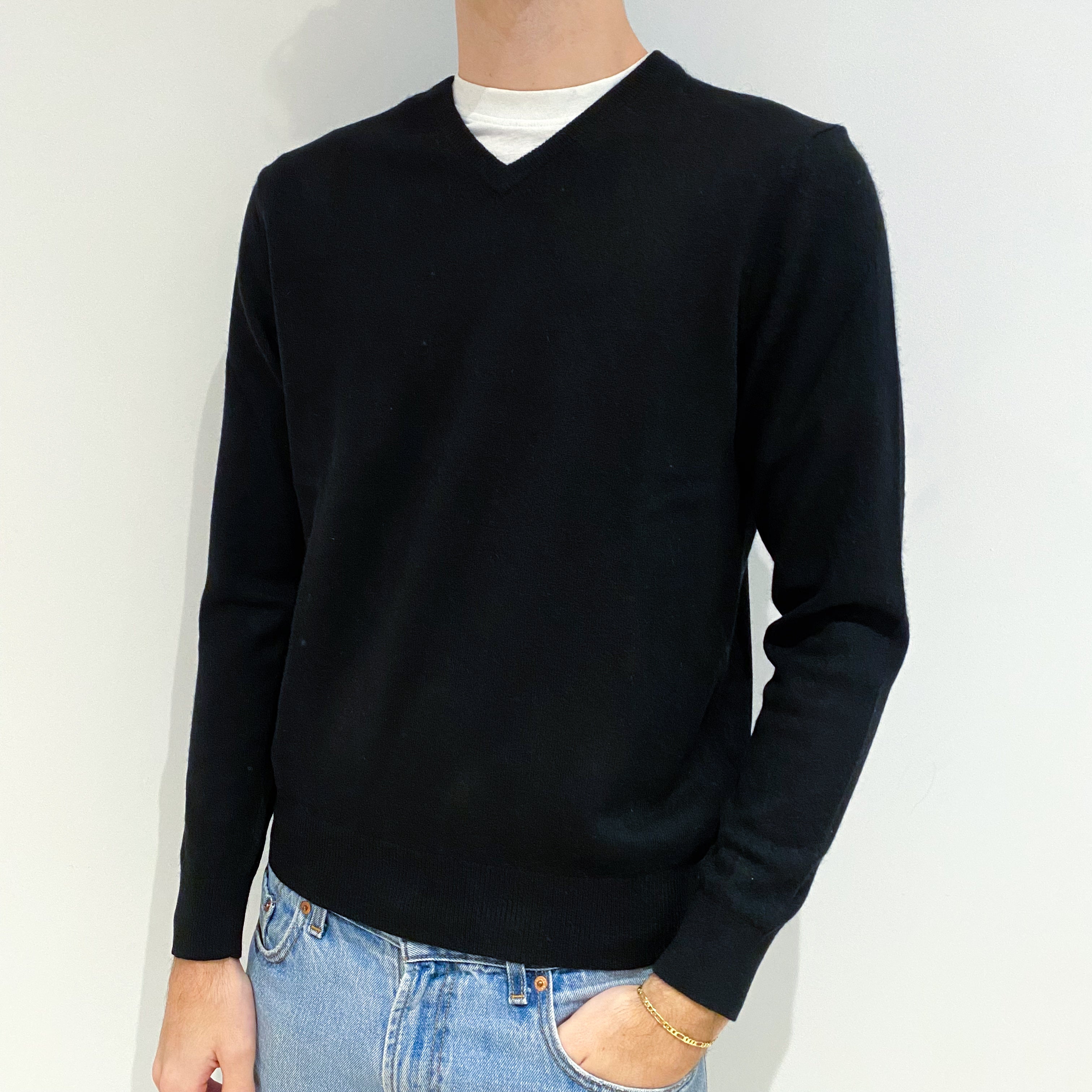 Men's Black Cashmere V-Neck Jumper Large