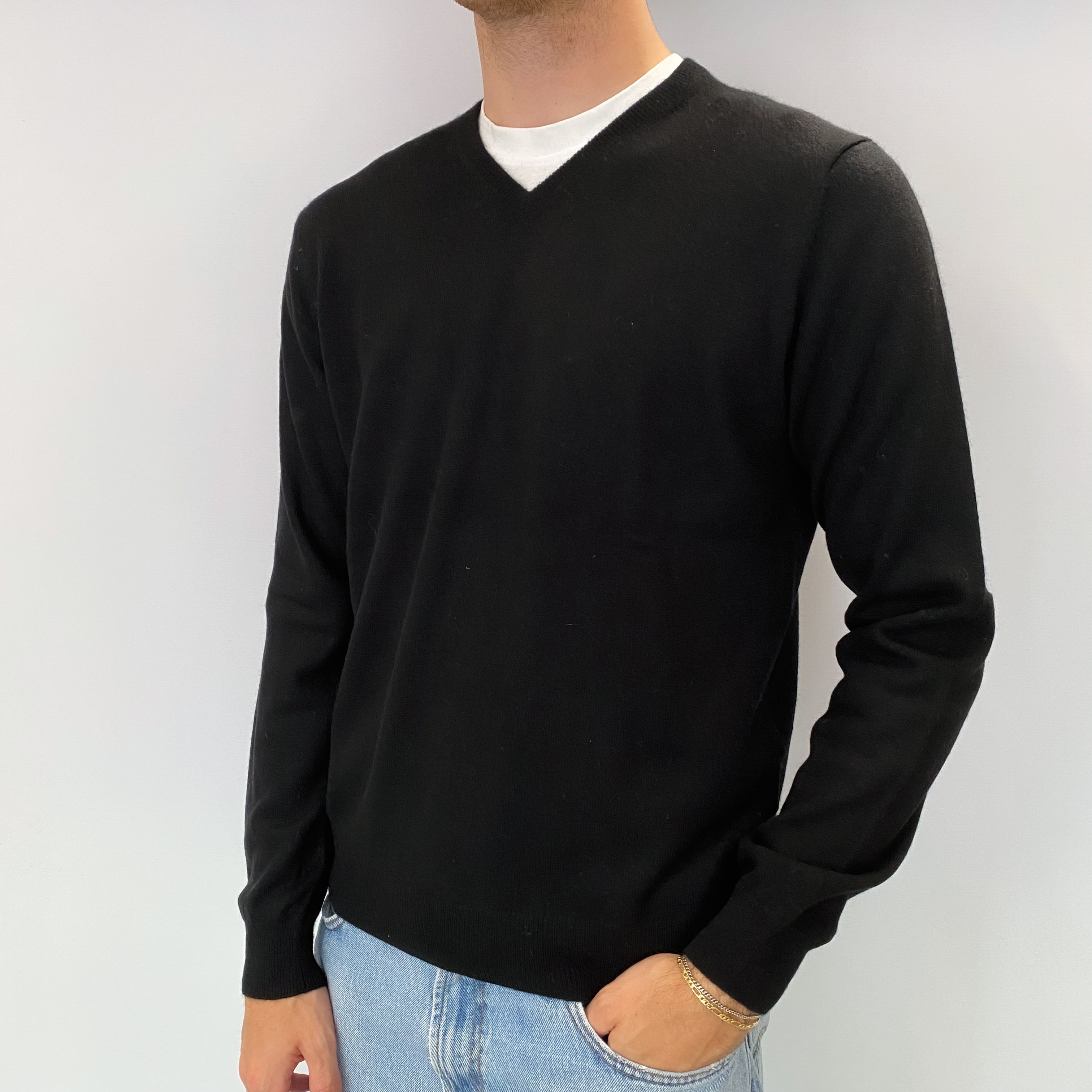 Men's Black Cashmere V Neck Jumper Medium