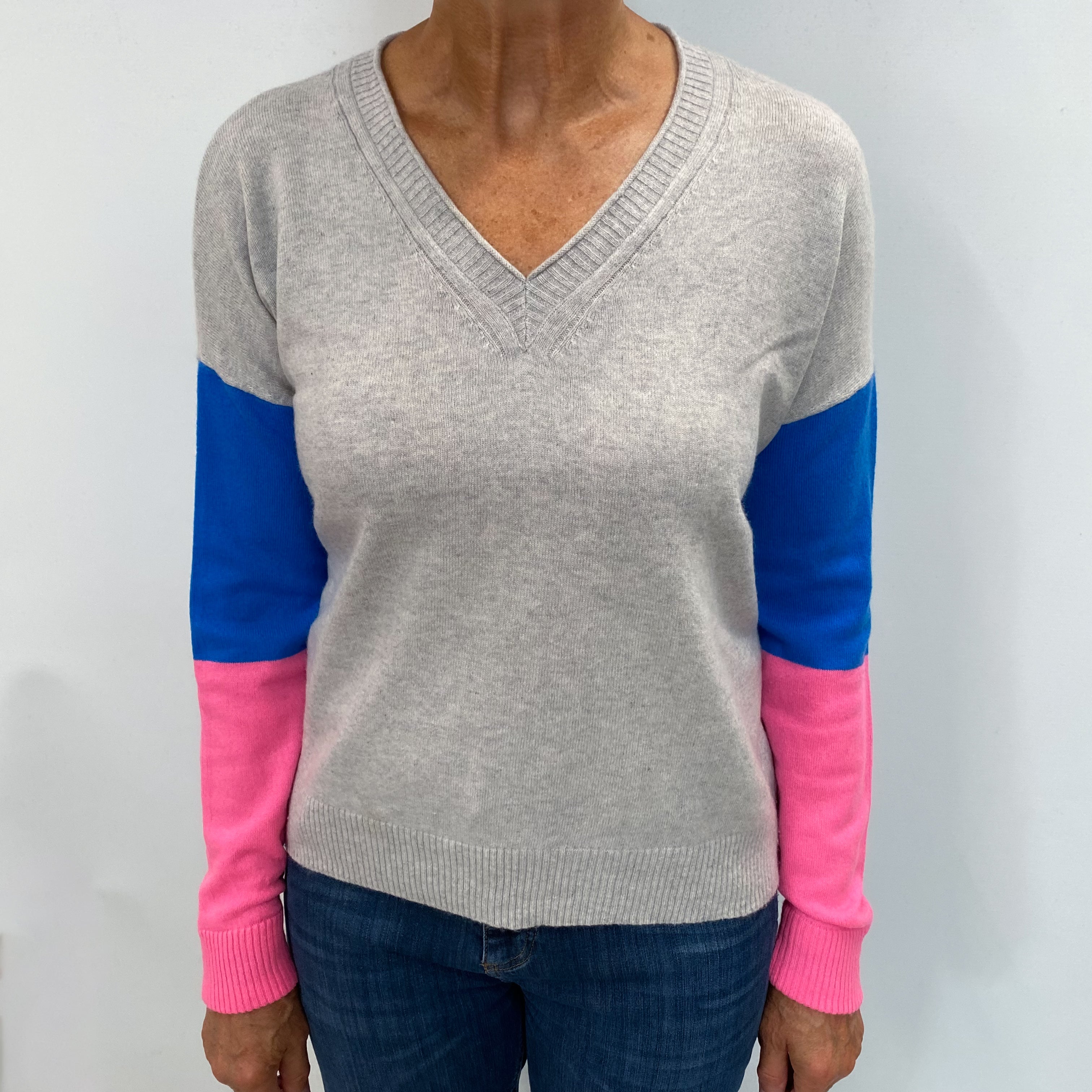 Cocoa Cashmere Frost Grey Colour Block Cashmere V Neck Jumper Medium
