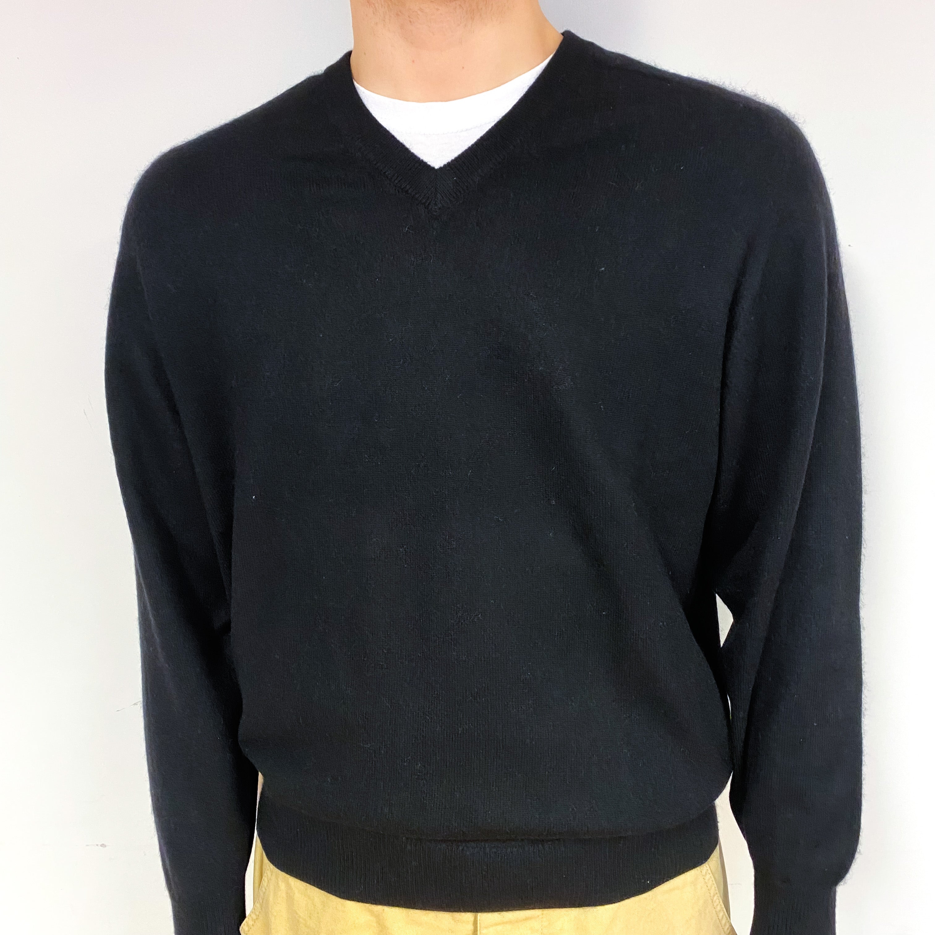 Men's Black Cashmere V-Neck Jumper Medium