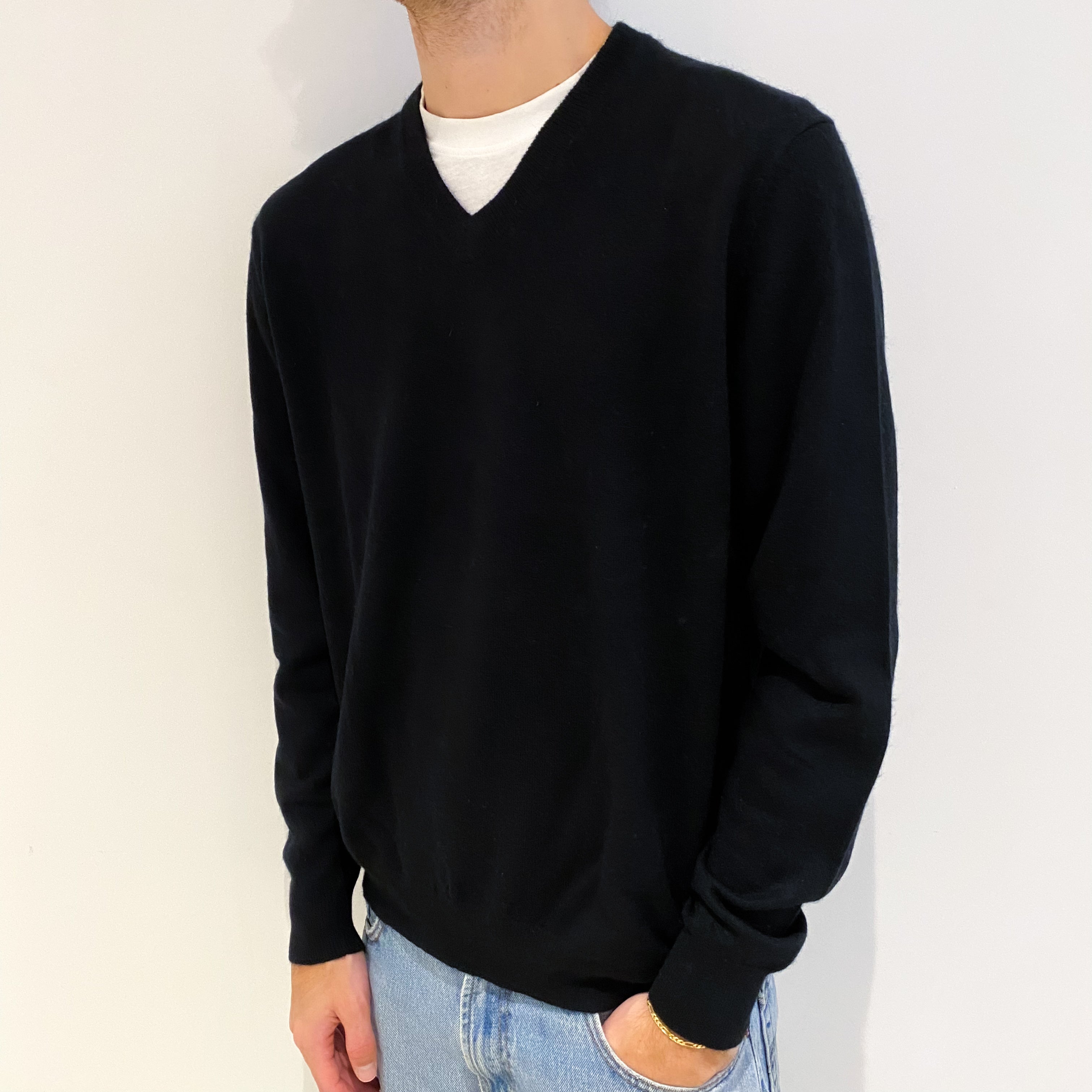 Men's Black Cashmere V Neck Jumper Large