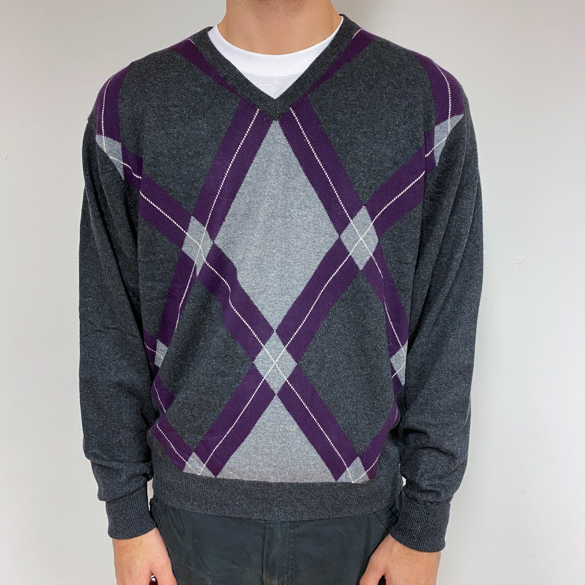Men’s Diamond Print V Neck Jumper Large