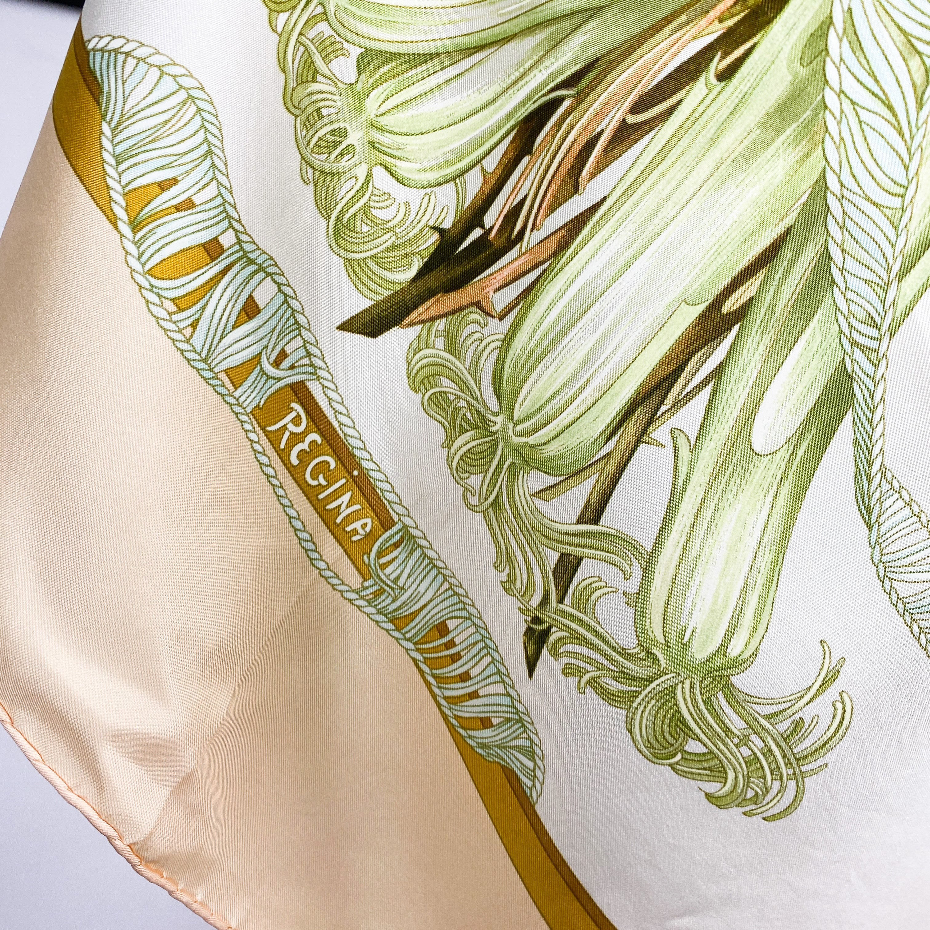 Boxed Hermes Regina 1972 Floral Vintage Silk Scarf