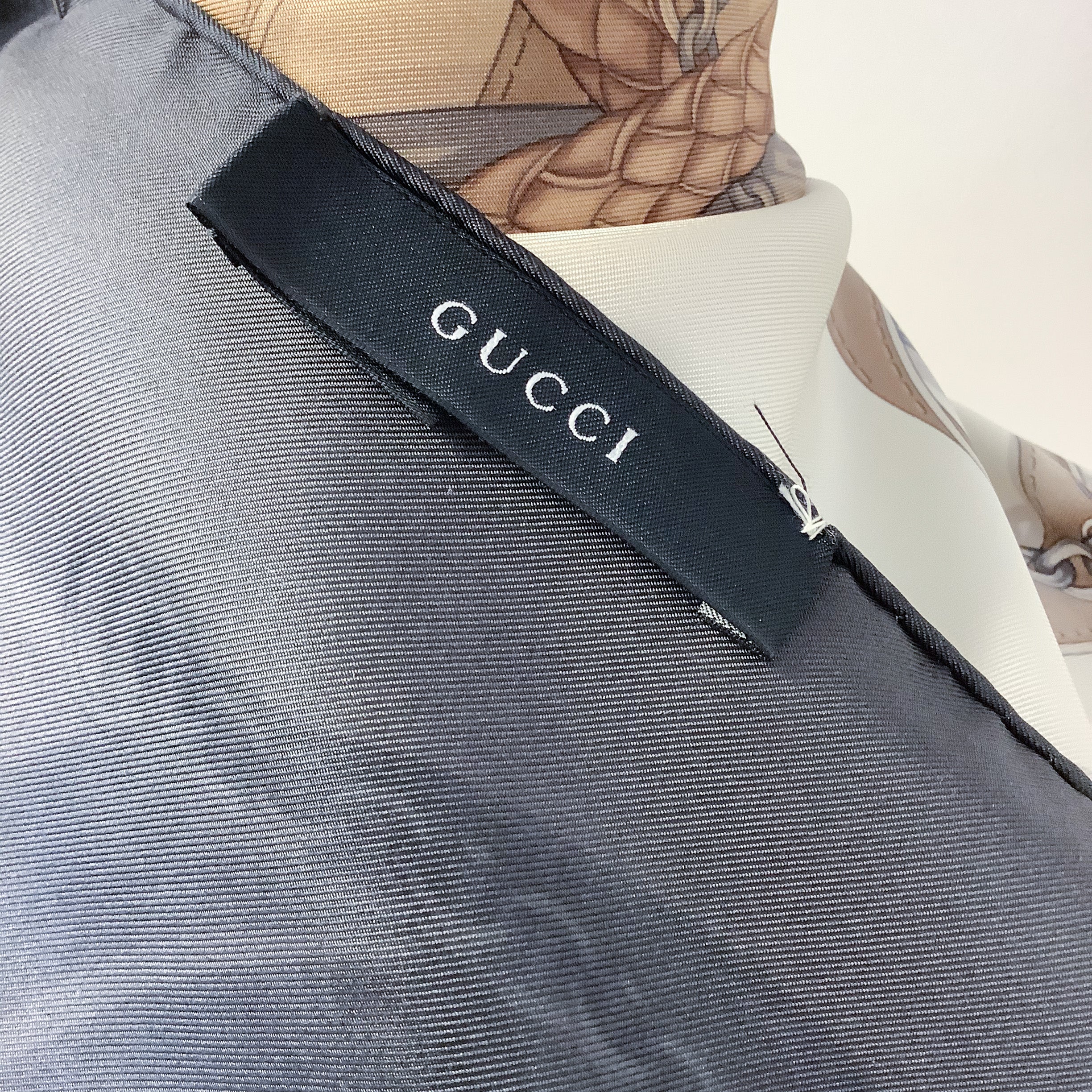 Stunning Gucci Designer Large Modern Silk Scarf