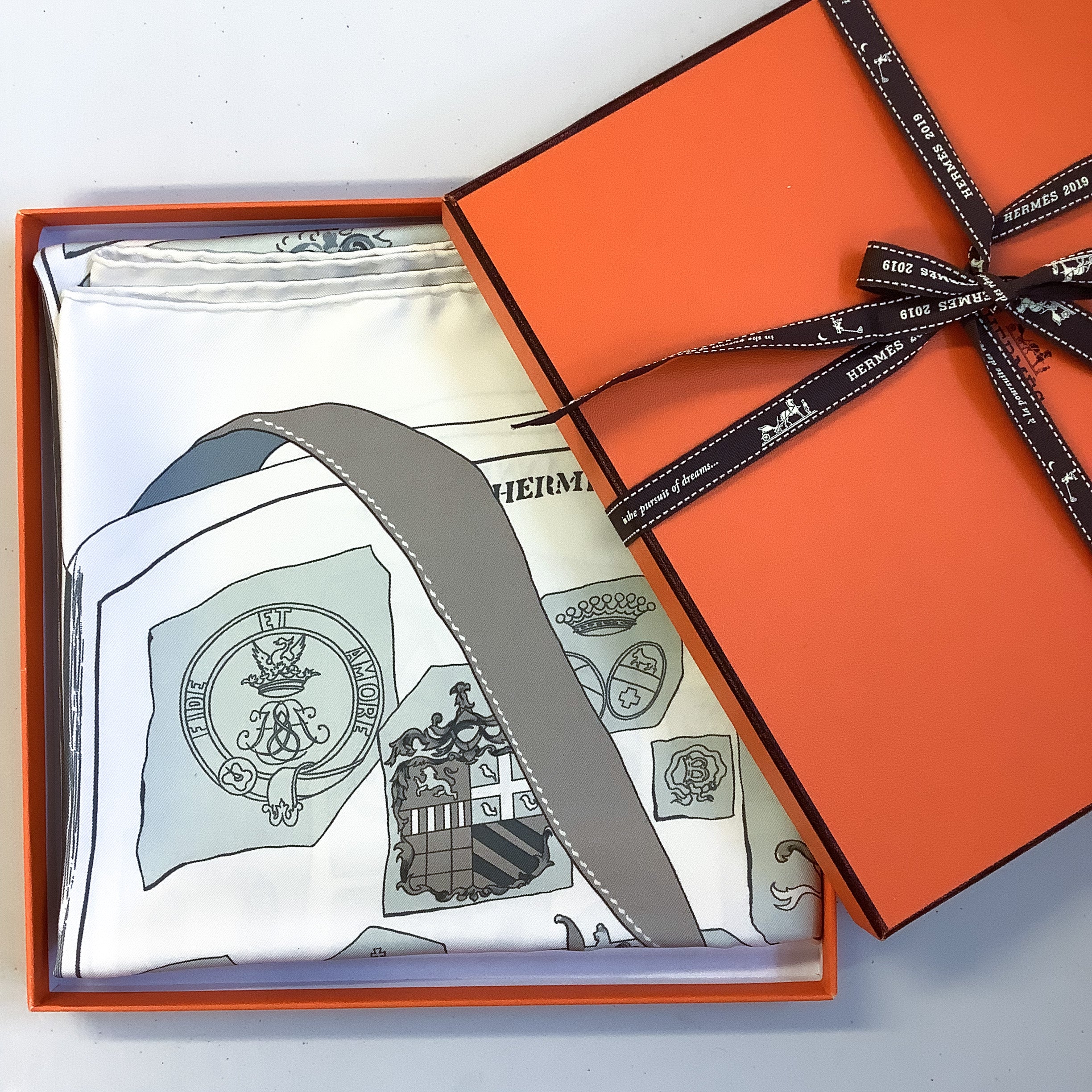 Boxed Hermes Rare Chiffres et Monogrammes Designer Silk Scarf