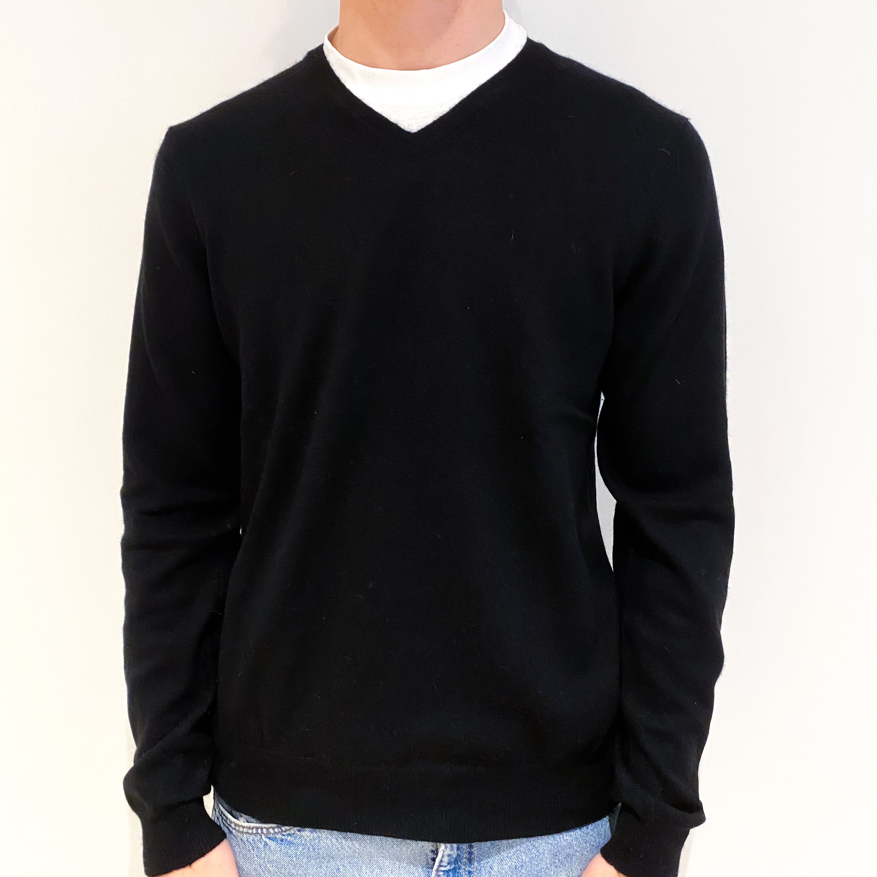 Men's Black Cashmere V-Neck Jumper Medium