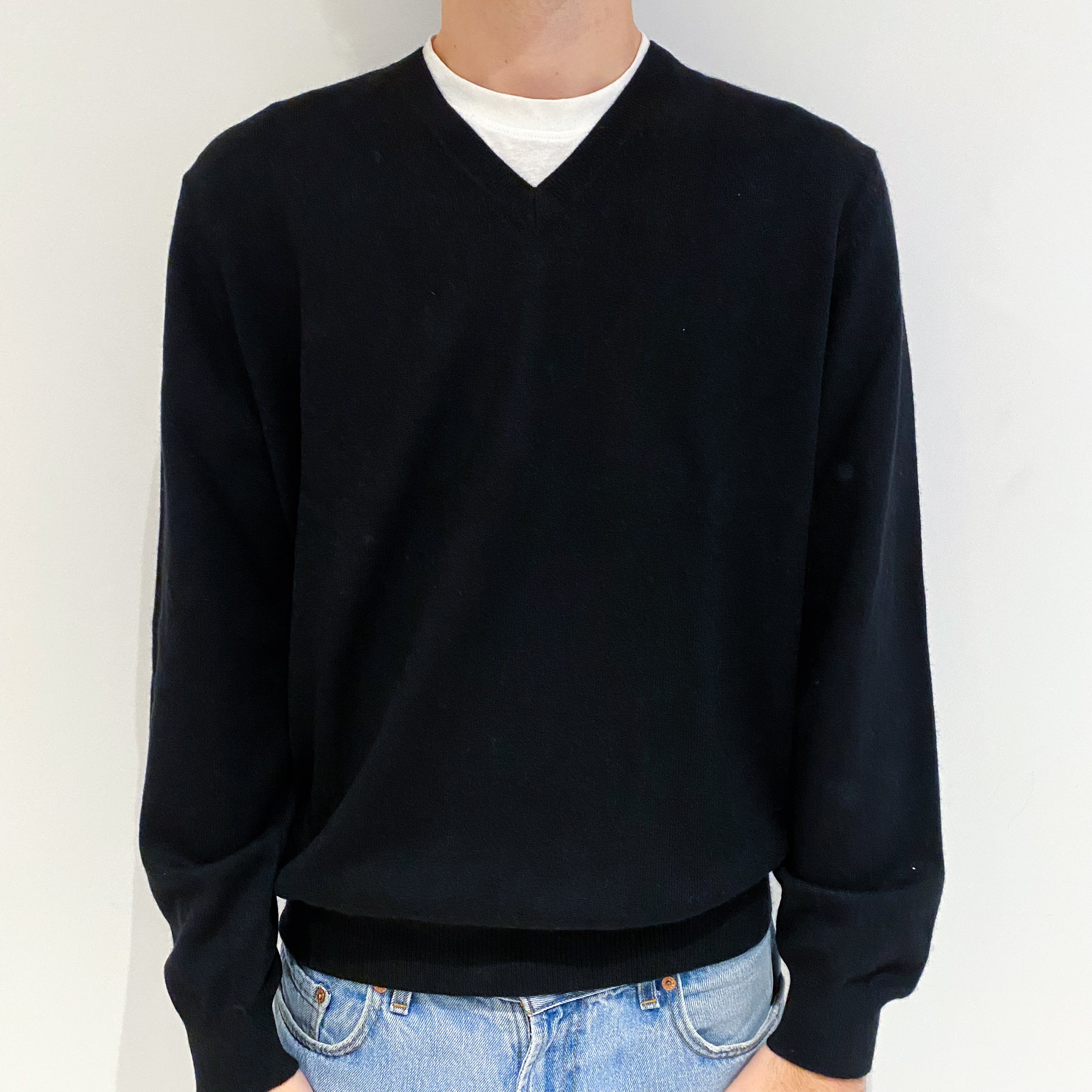 Men's Black Cashmere V-Neck Jumper Large