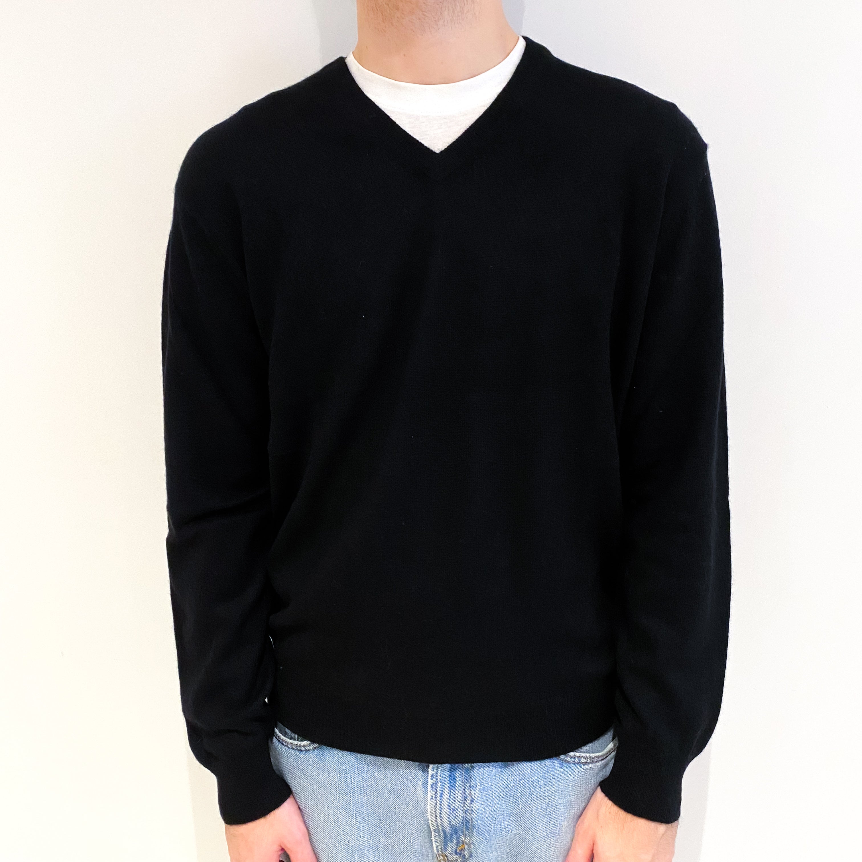 Men's Black Cashmere V Neck Jumper Large