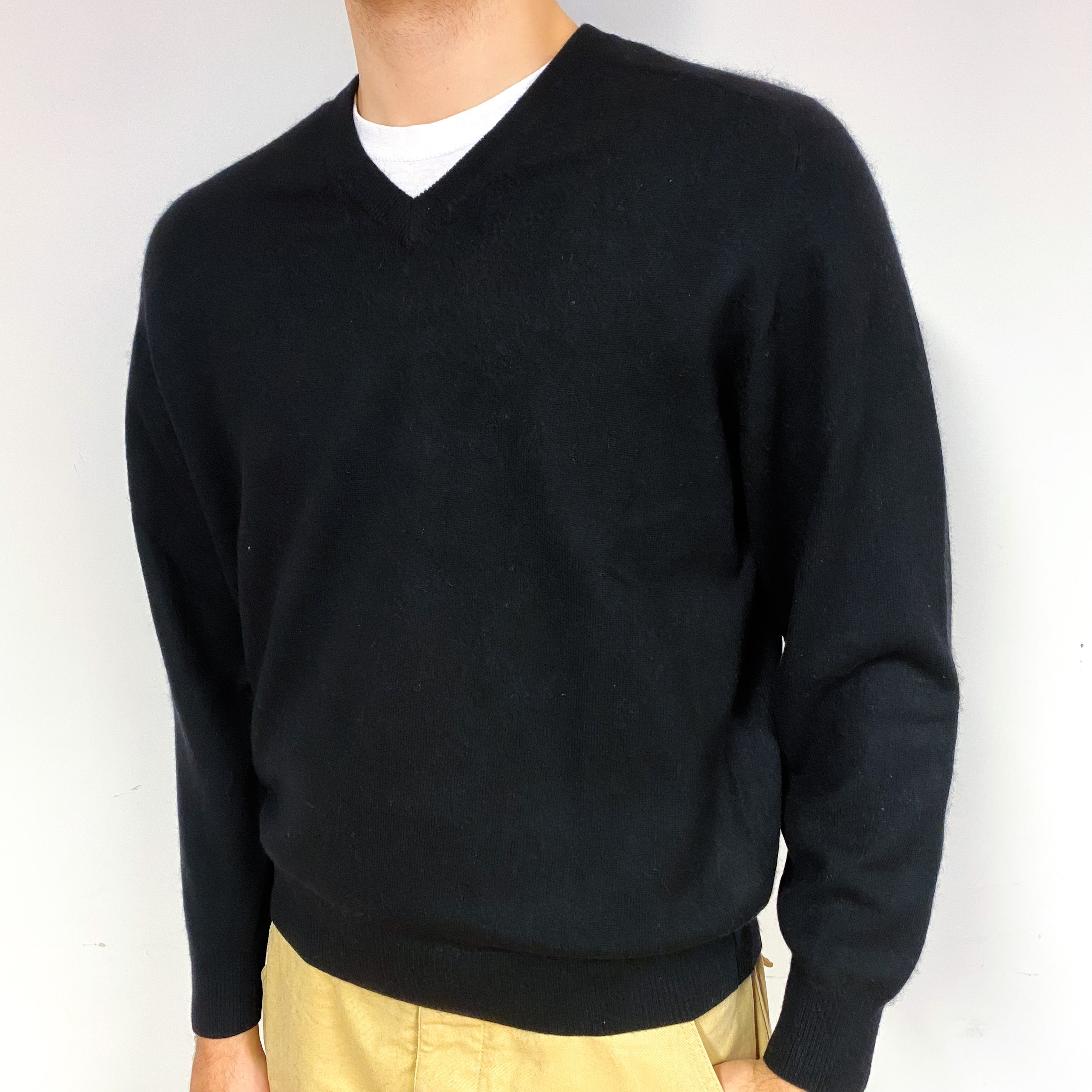 Men's Black Cashmere V-Neck Jumper Medium