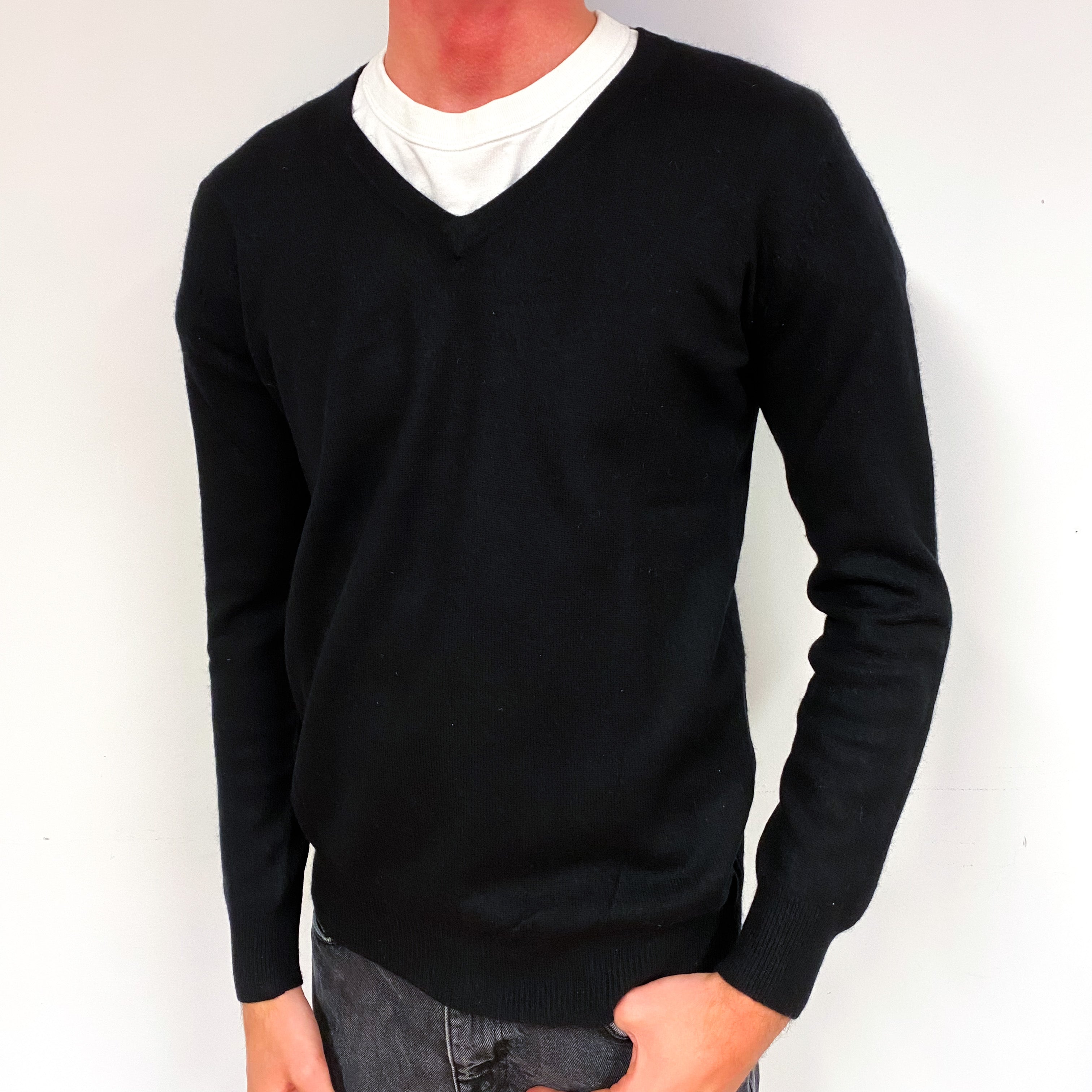 Men's Black Cashmere V-Neck Jumper Small