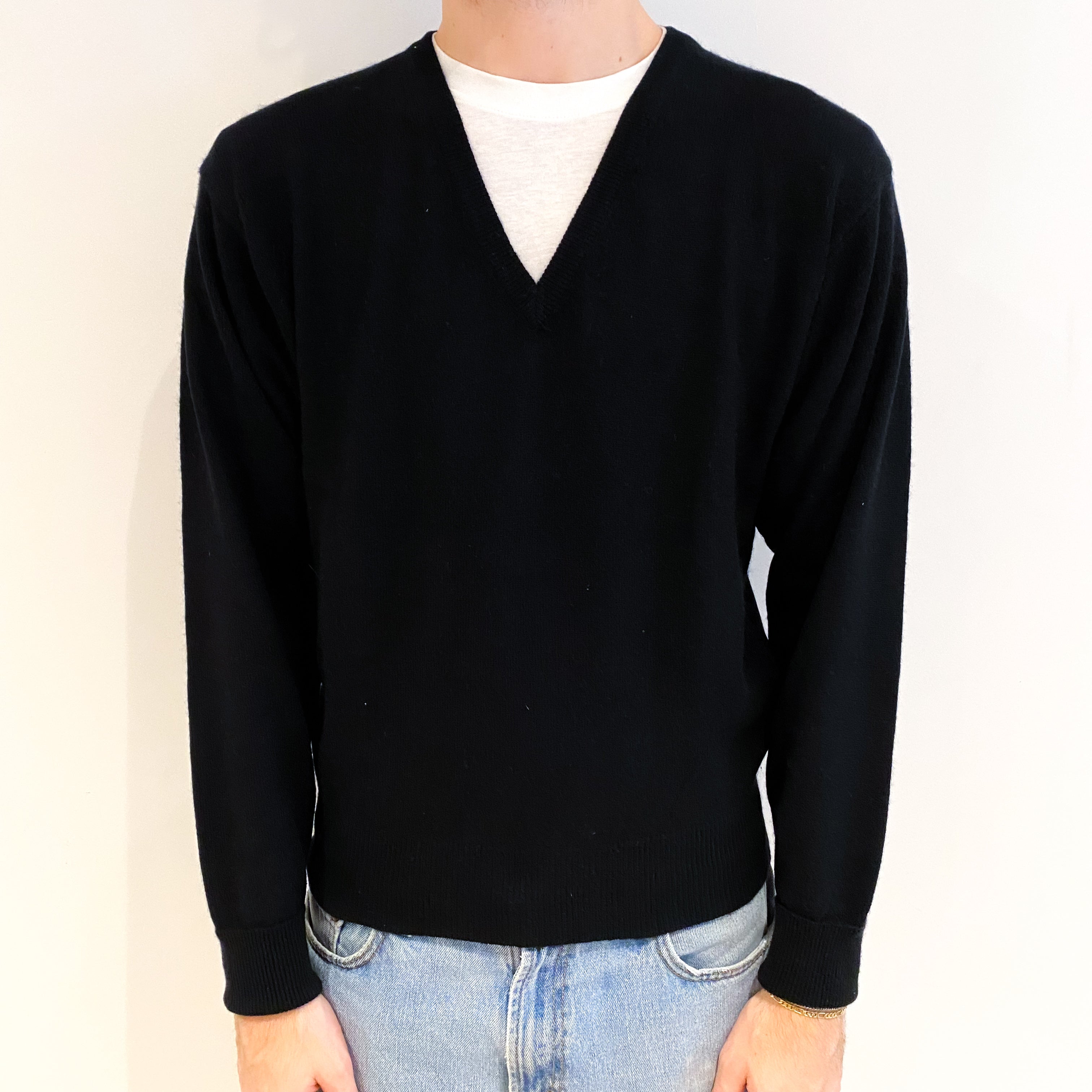 Men's Black Cashmere V Neck Jumper Medium
