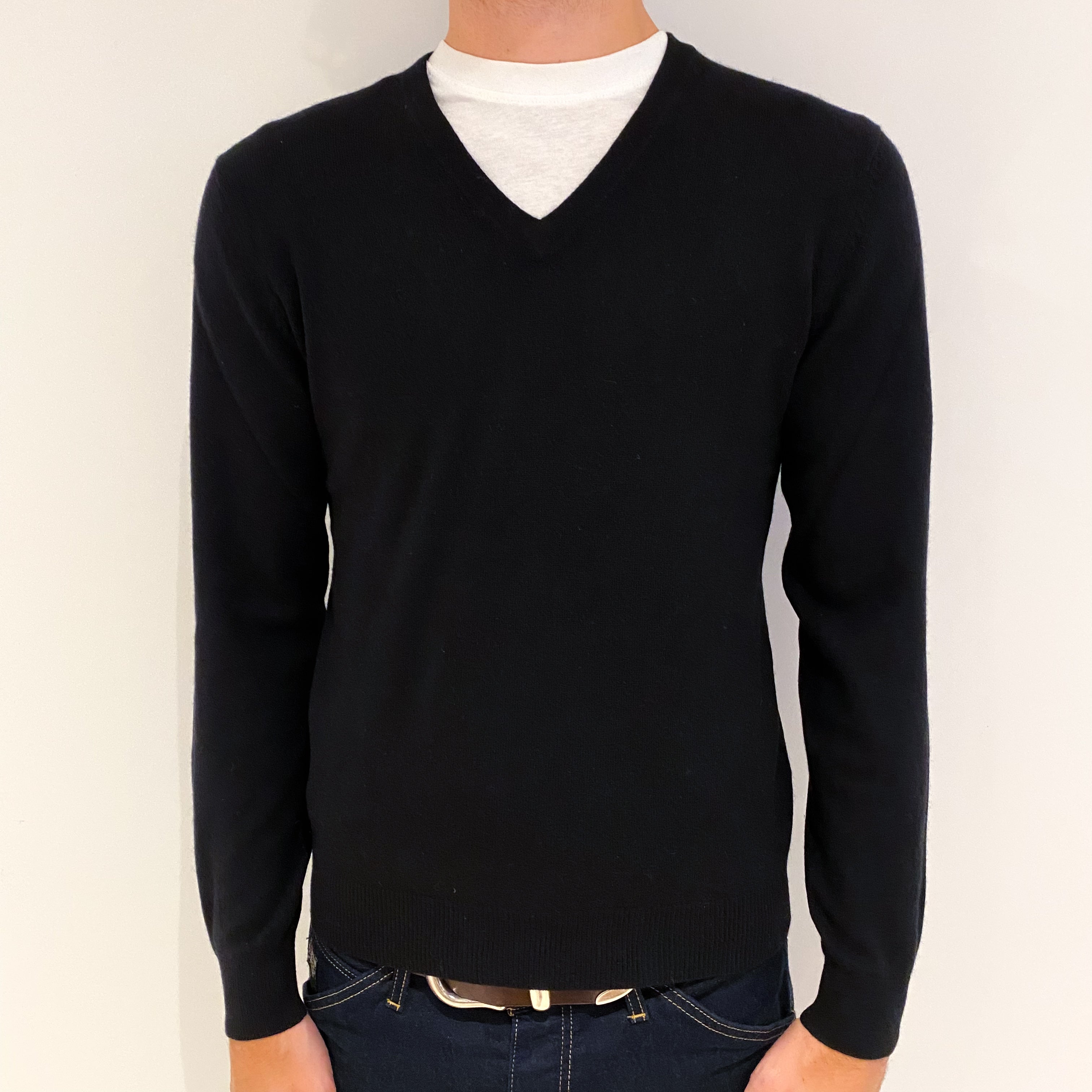 Men's Black Cashmere V-Neck Jumper Medium