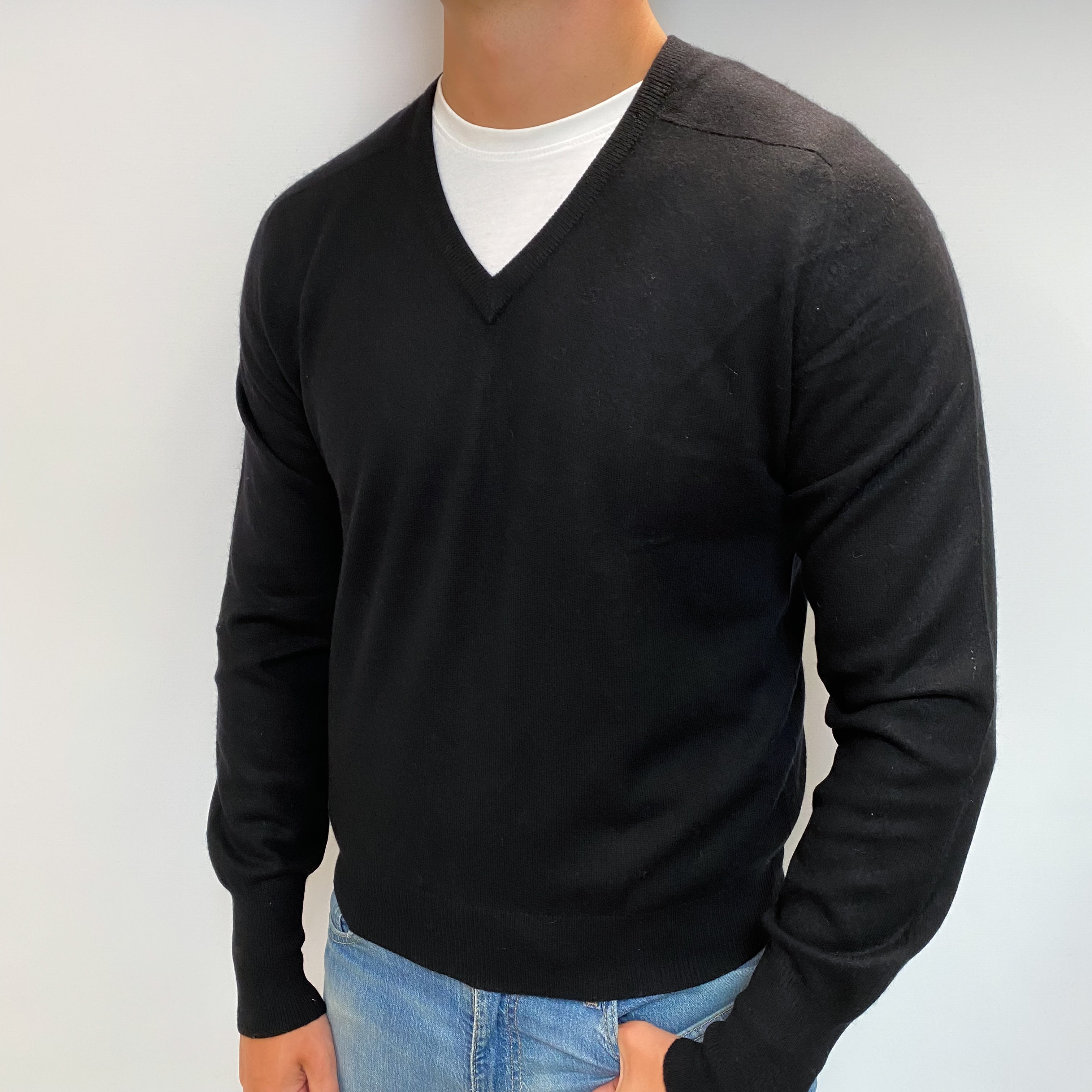 Men's Black Cashmere V Neck Jumper XL