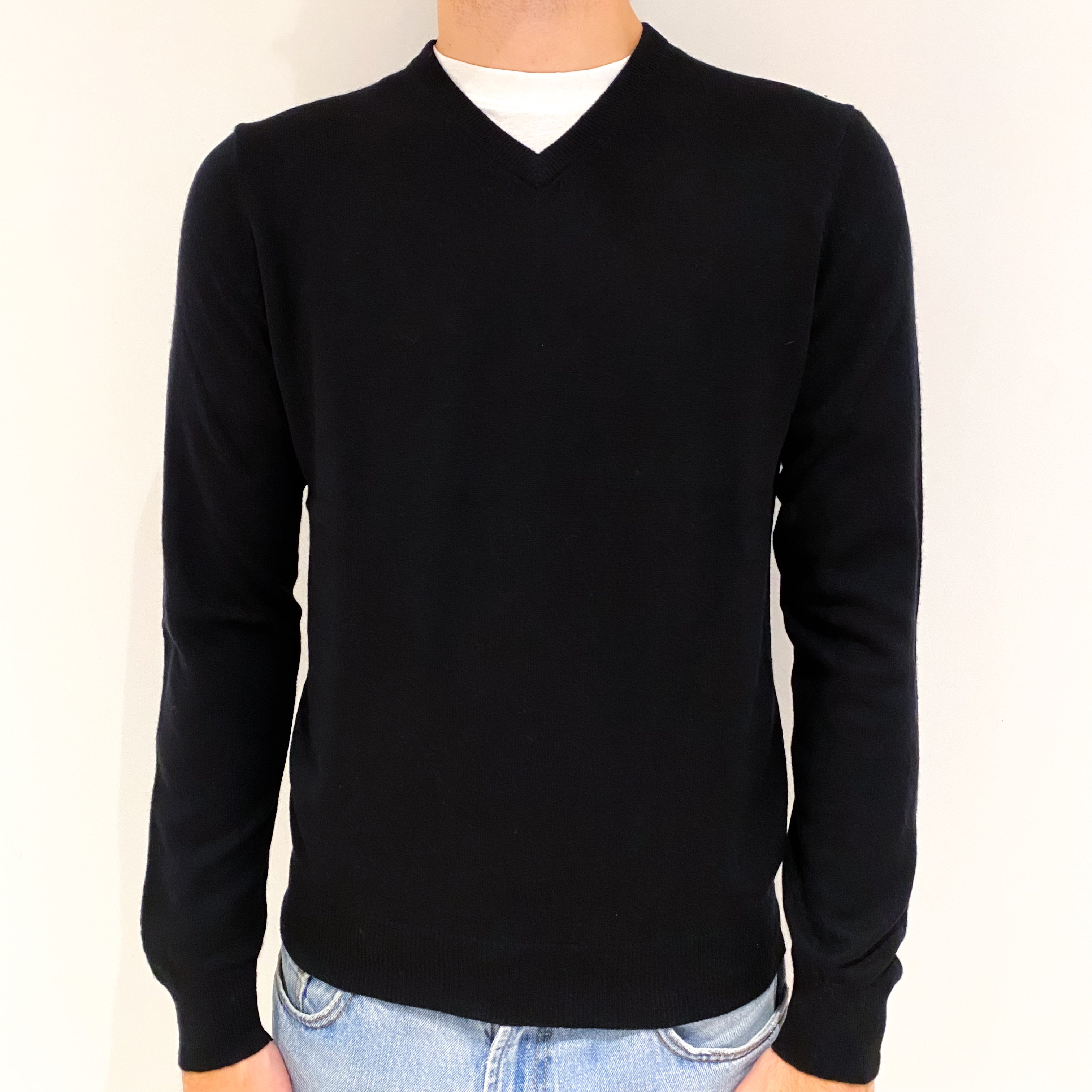 Men's Black Cashmere V-Neck Jumper Medium