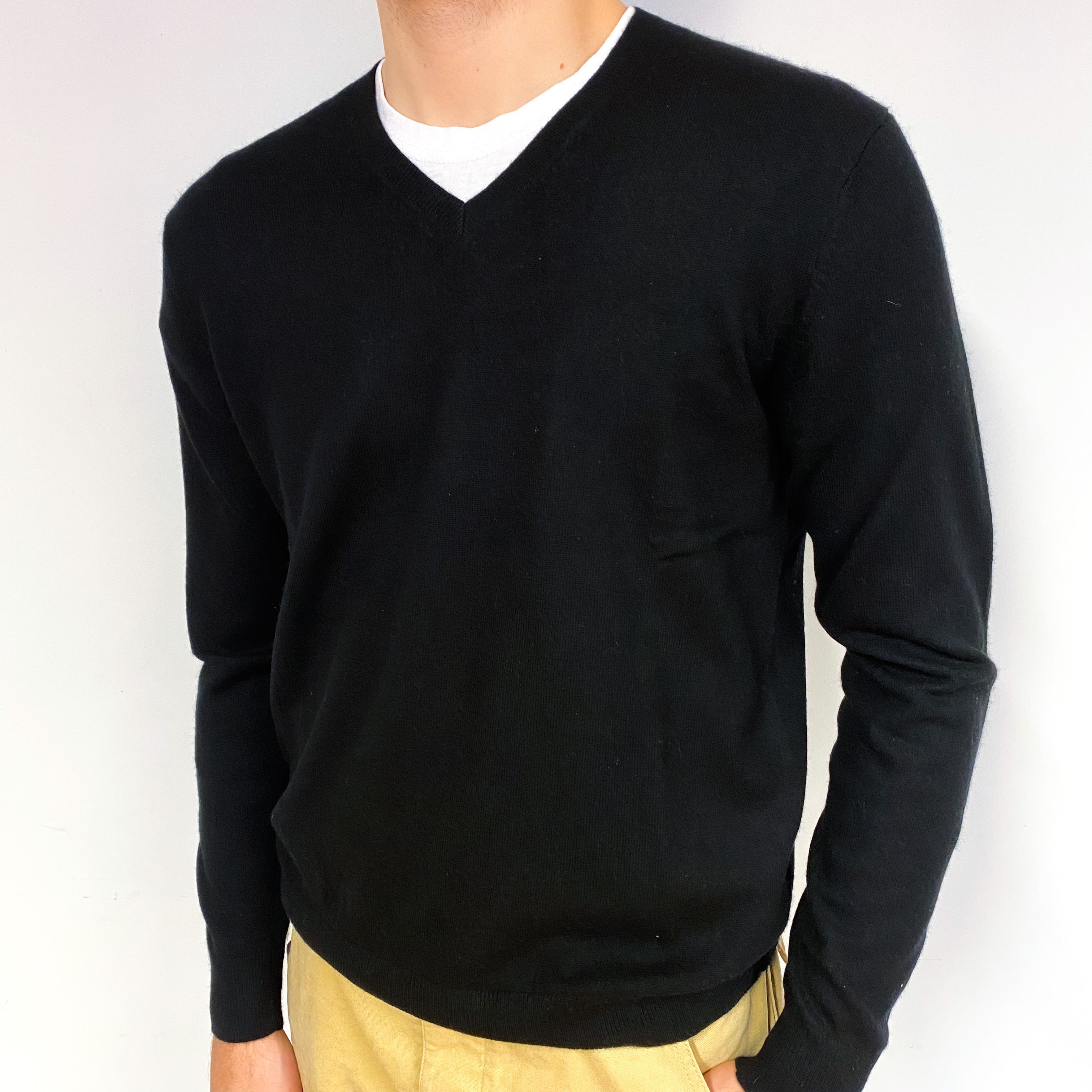 Men's Slim Black Cashmere V-Neck Jumper Large