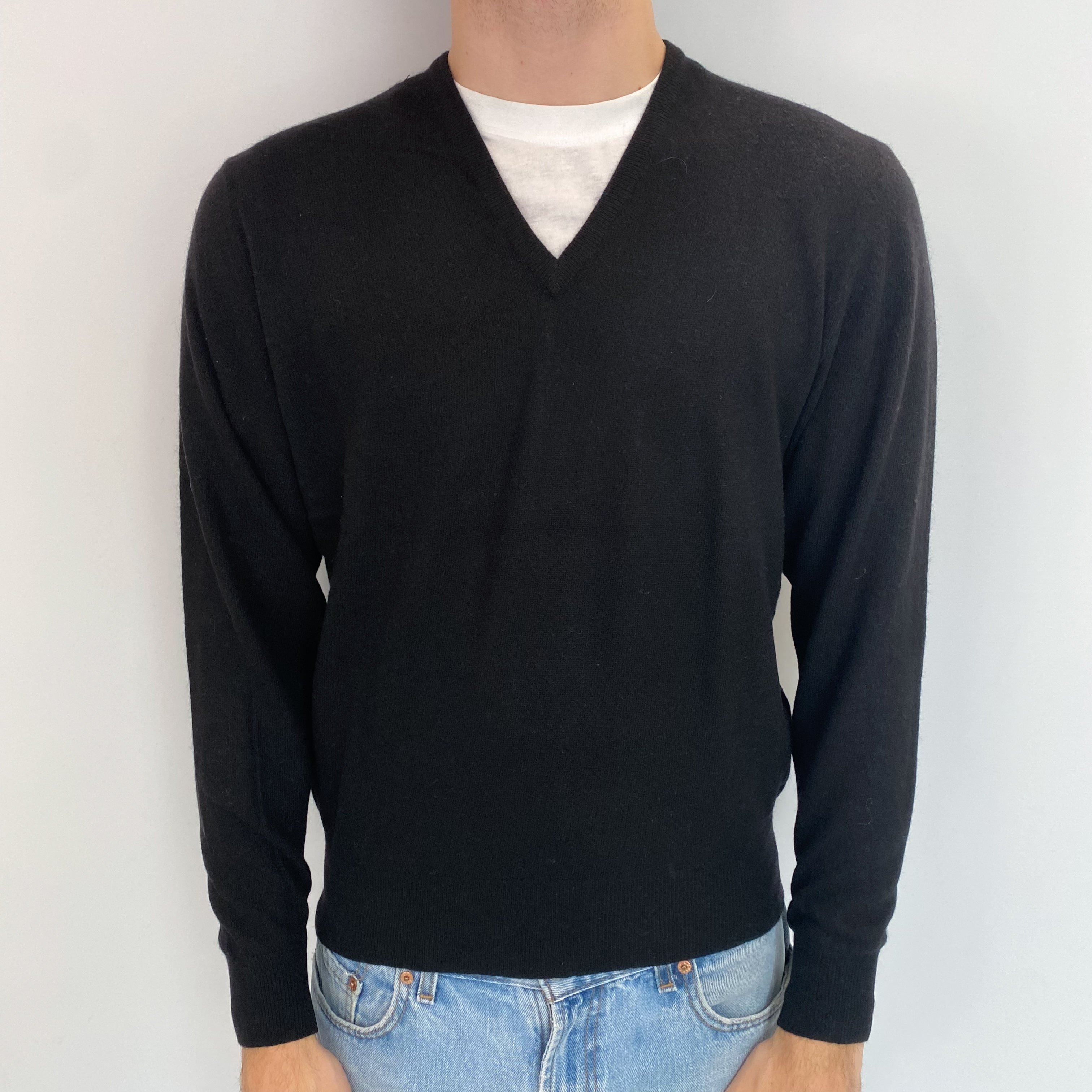 Men's Black Cashmere V Neck Jumper Medium