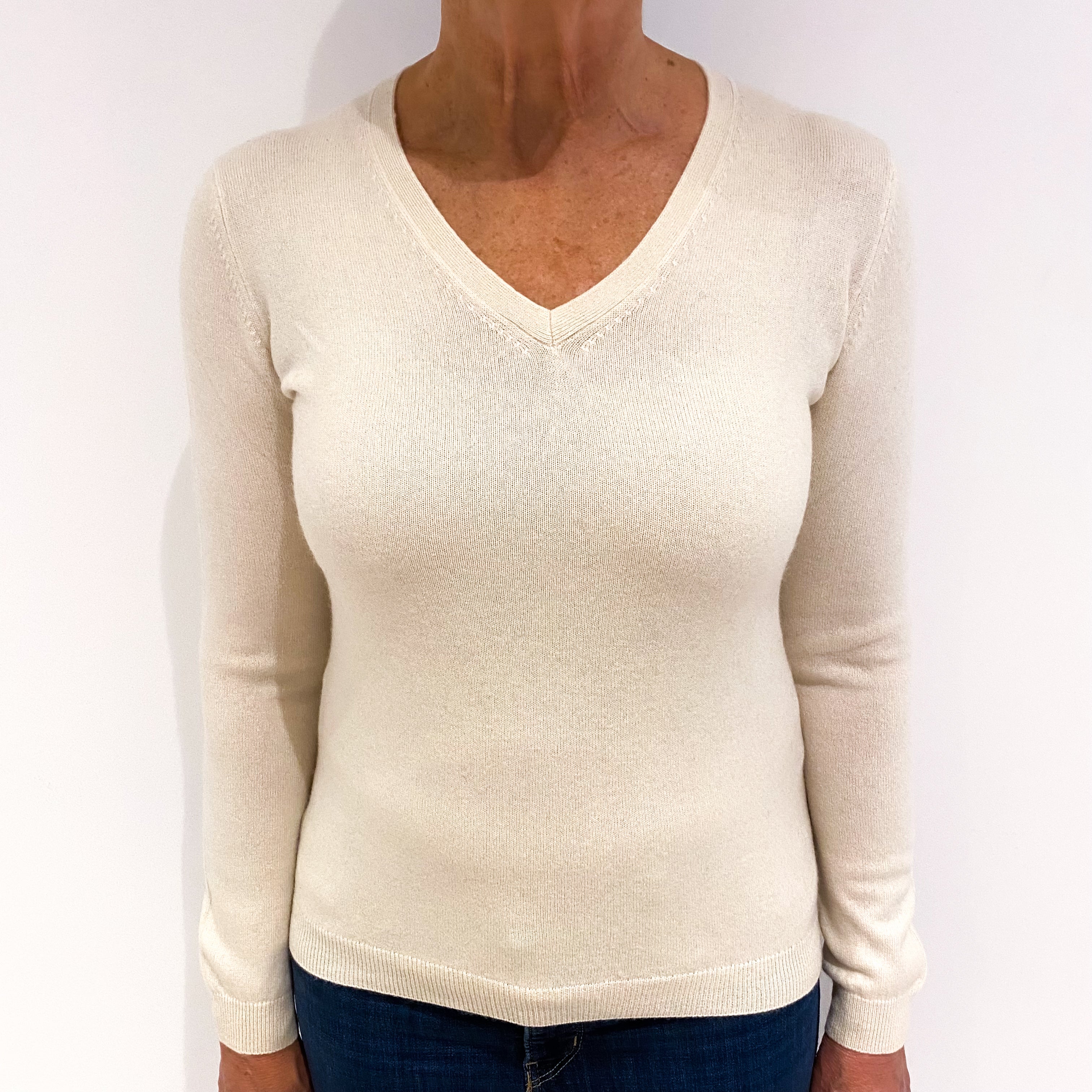 Clotted Cream Cashmere V-Neck Jumper Medium