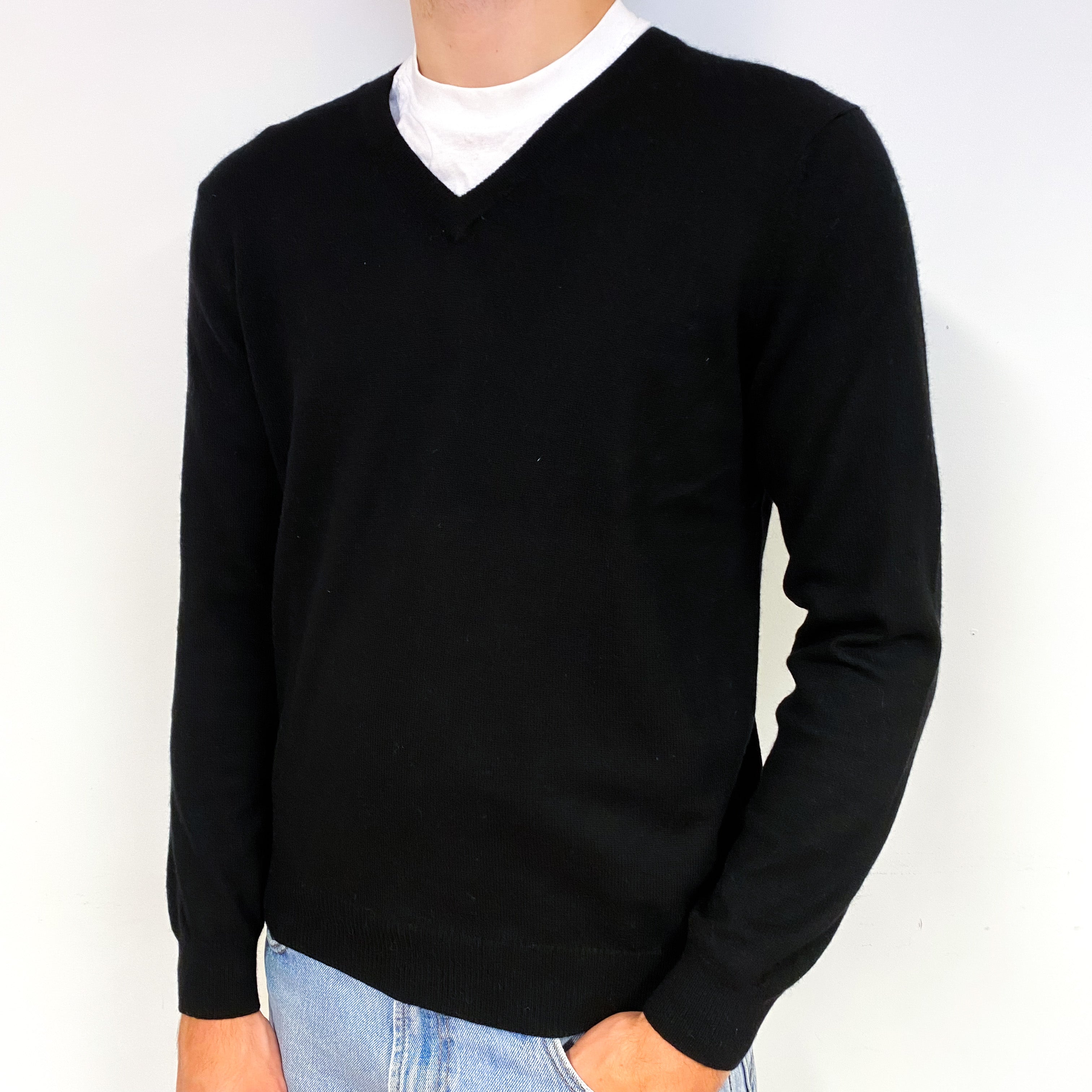 Men's Black Cashmere V-Neck Jumper Medium