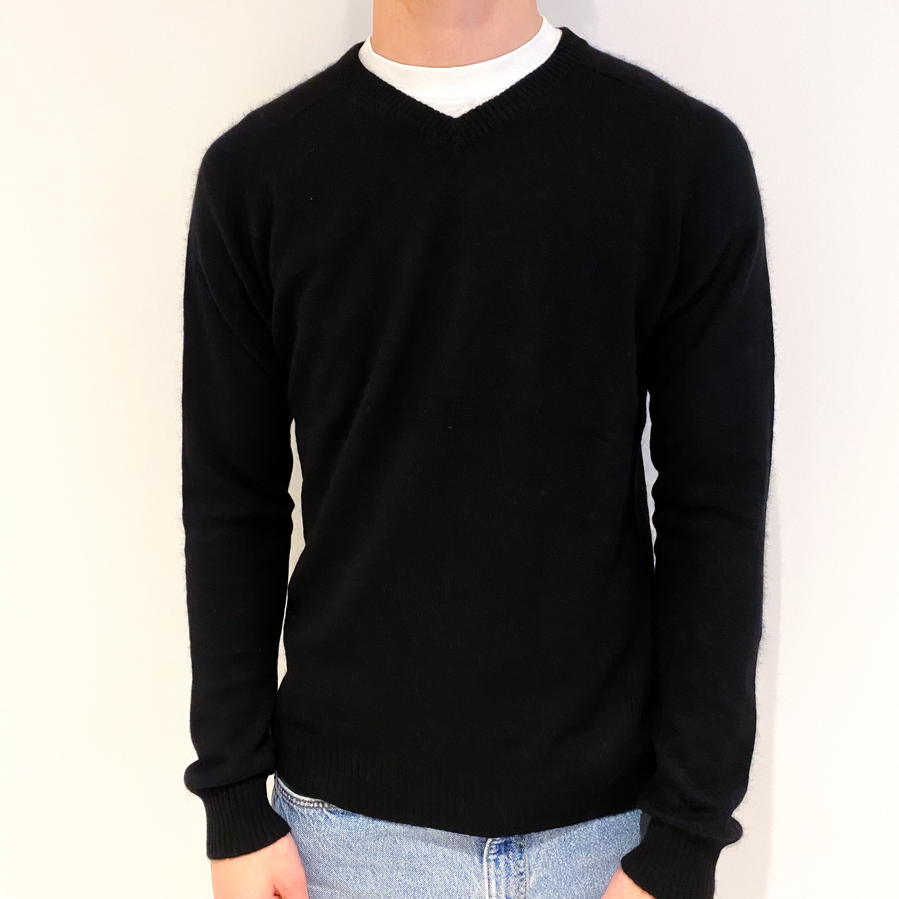 Men's Black Cashmere V-Neck Jumper Medium