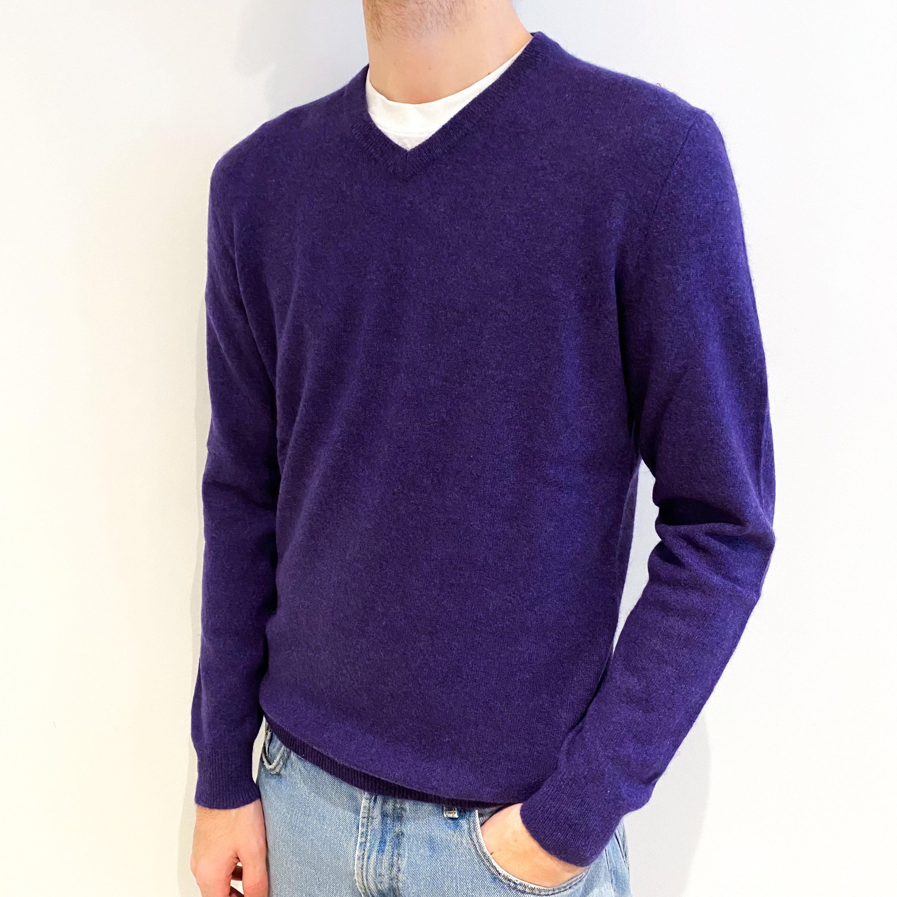 Men's Pansy Purple Cashmere V Neck Jumper Medium