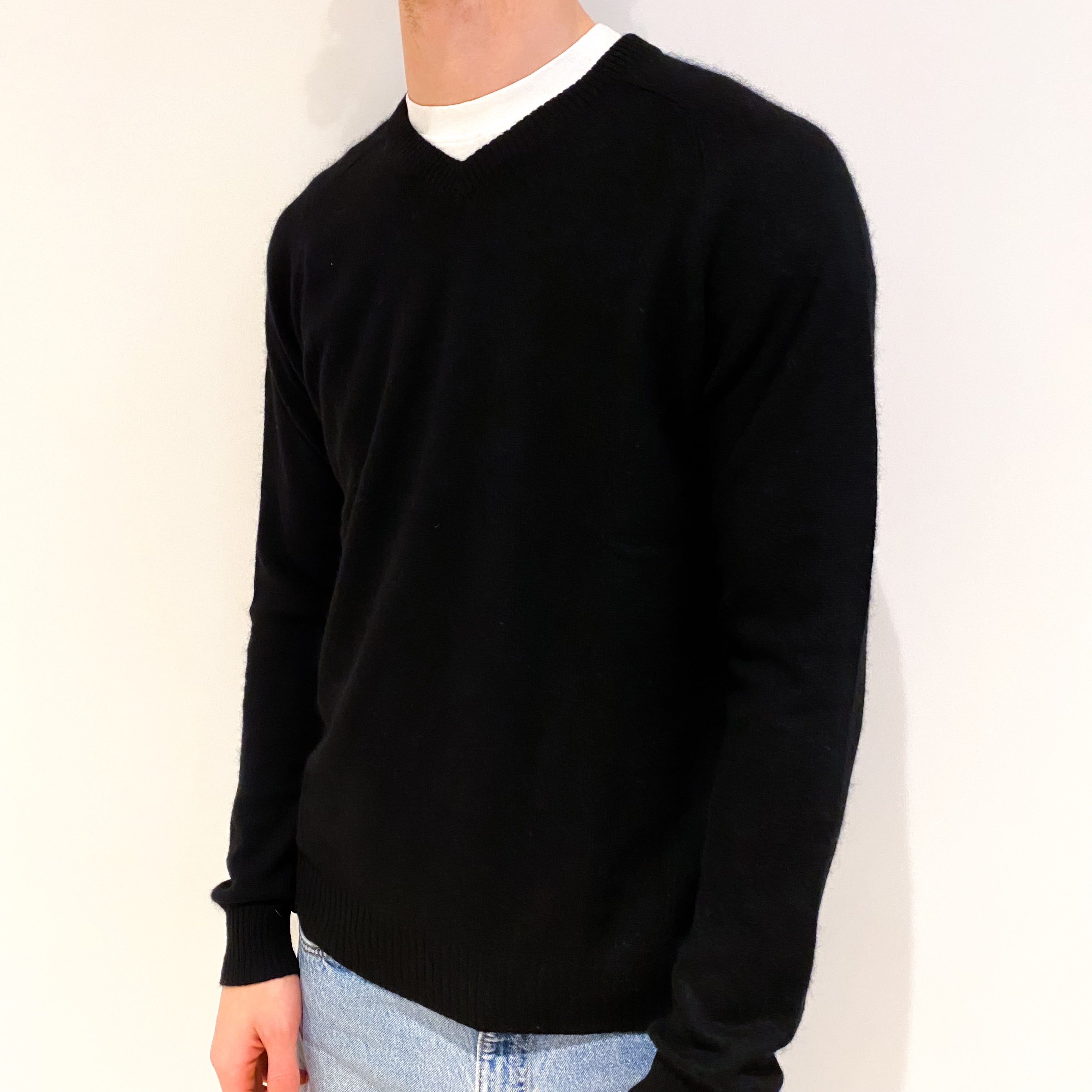 Men's Black Cashmere V-Neck Jumper Medium