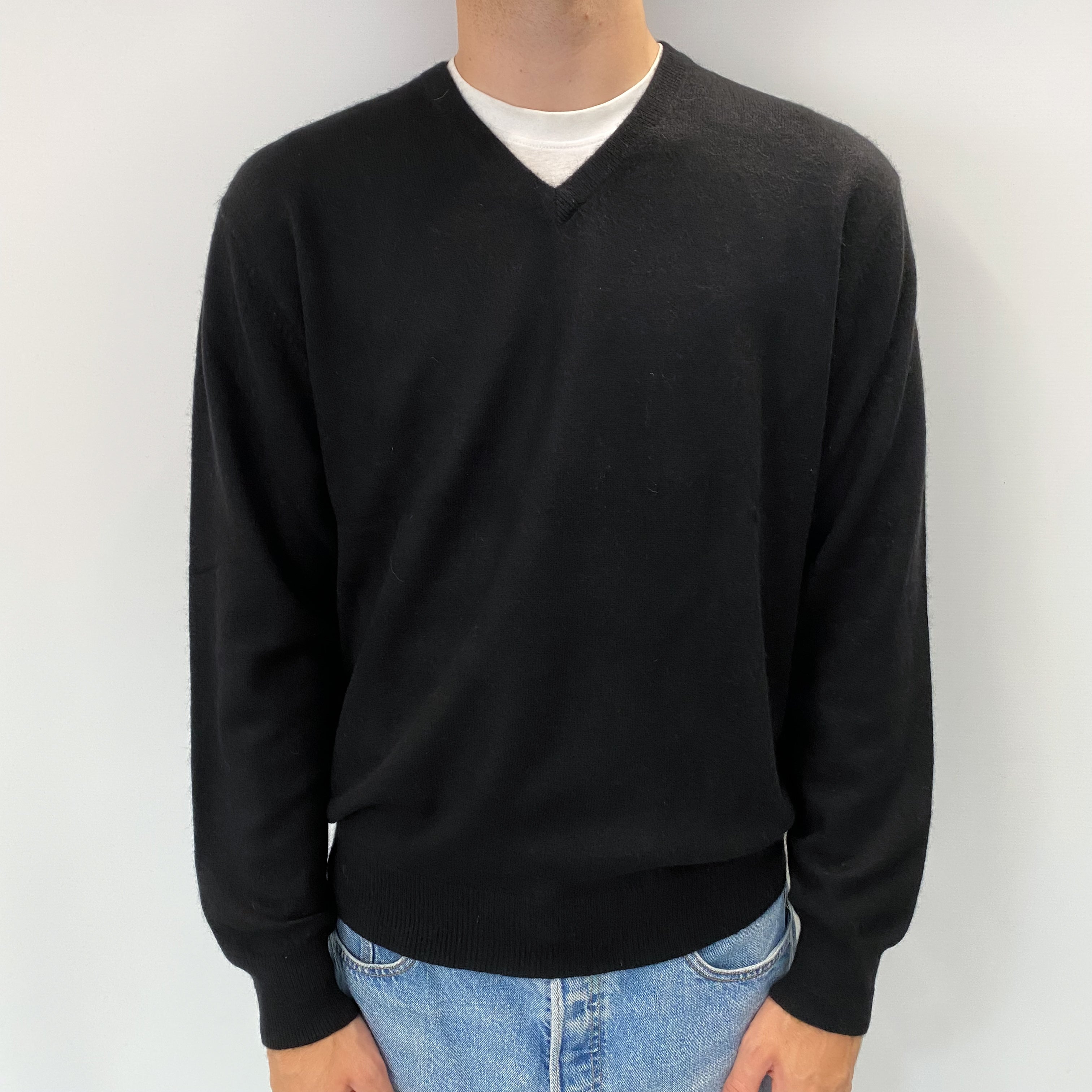 Men's Black Cashmere V Neck Jumper Large
