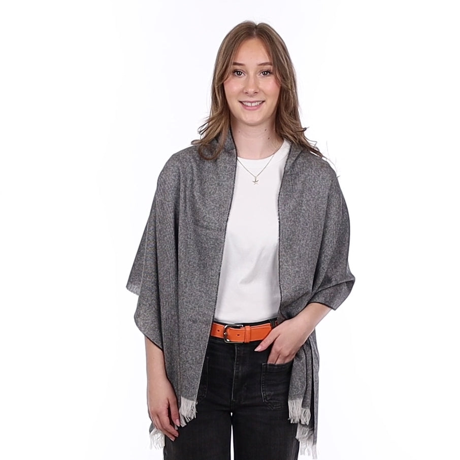 Brand New Scottish Graphite & Ivory Luxury Woven Cashmere Mini Wrap